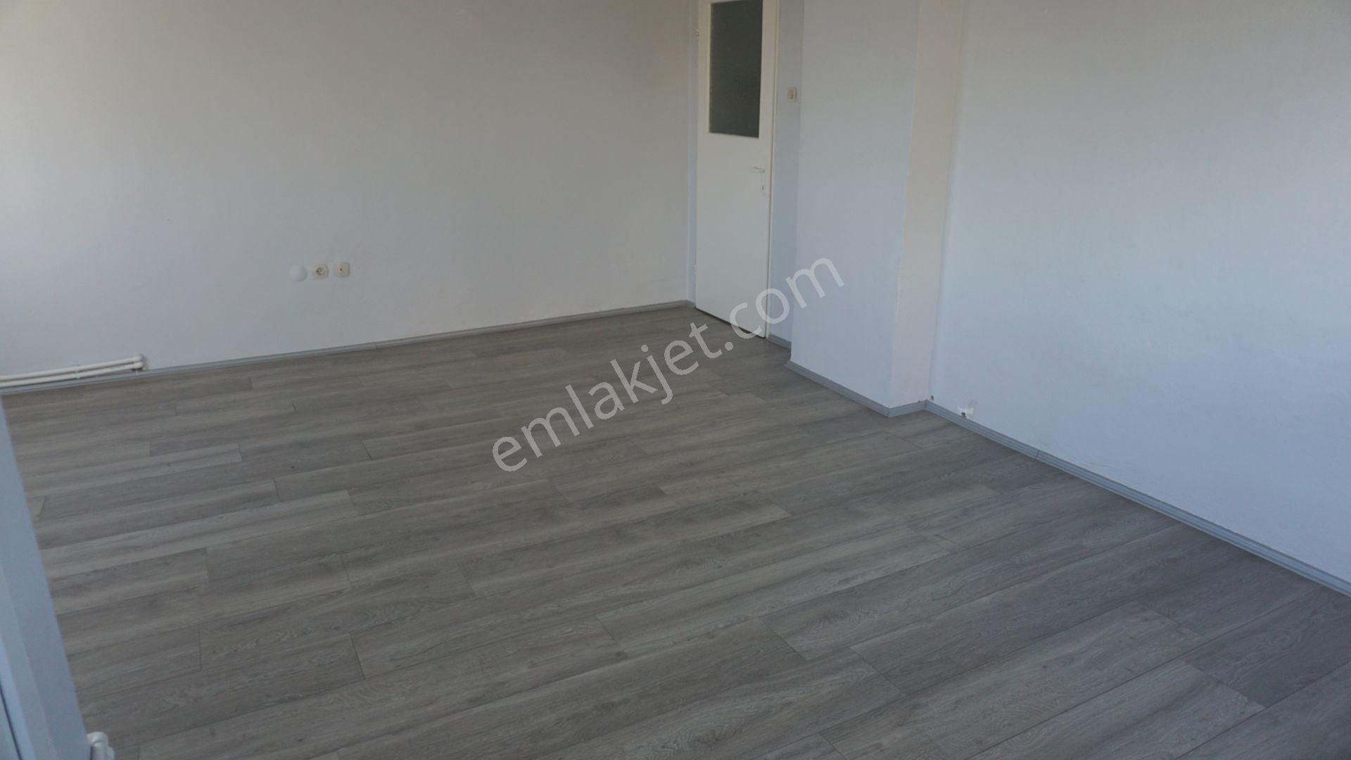 Çiğli Evka-5 Kiralık Daire Çiğli Evka 5 De Dogalgazlı Kiralık Daire Çiğli Serkan Emlak Da