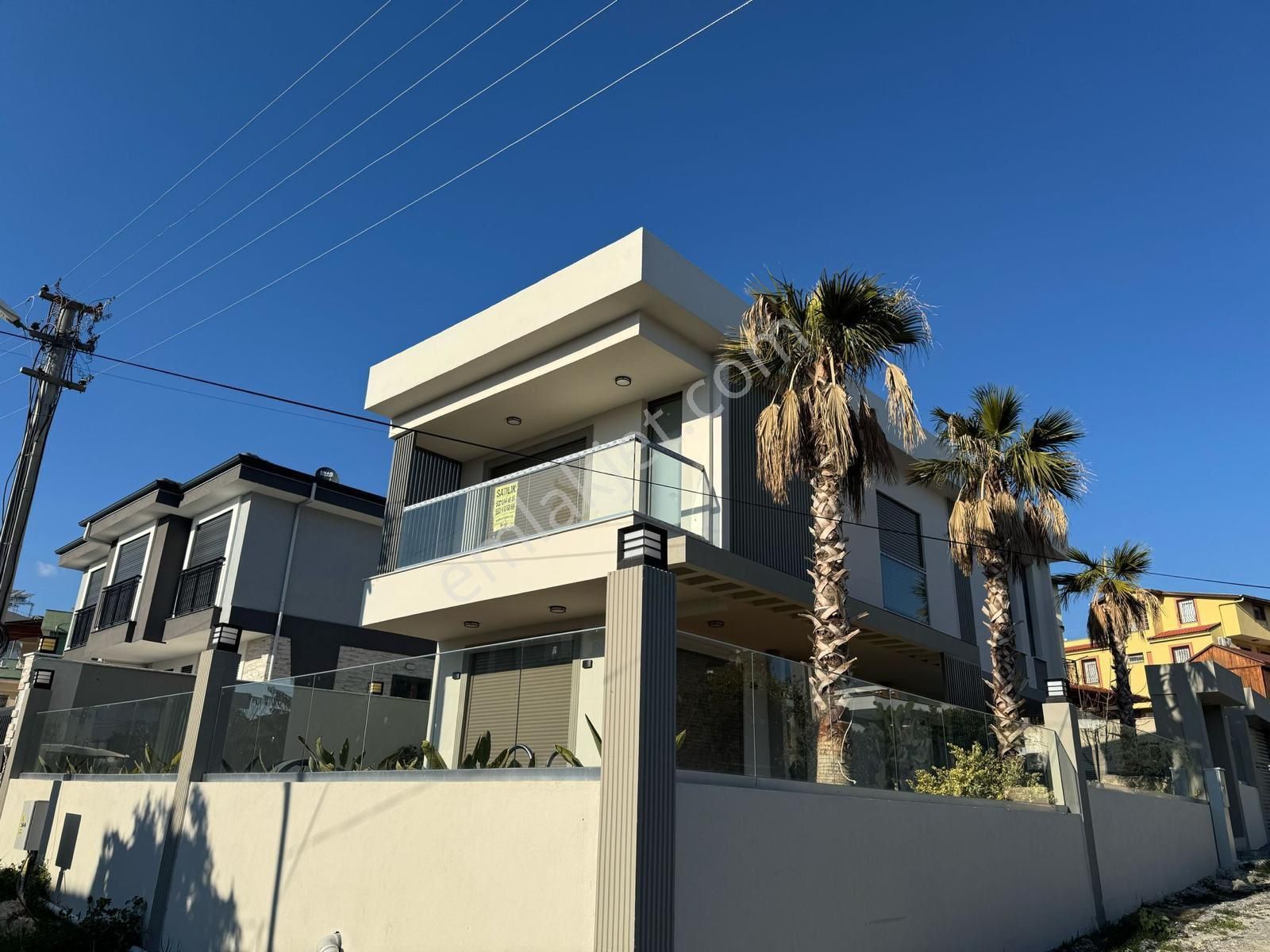 Kuşadası Soğucak Satılık Villa Ultra Lüks Özel Havuzlu 3+1 Eşyalı Satılık Villa