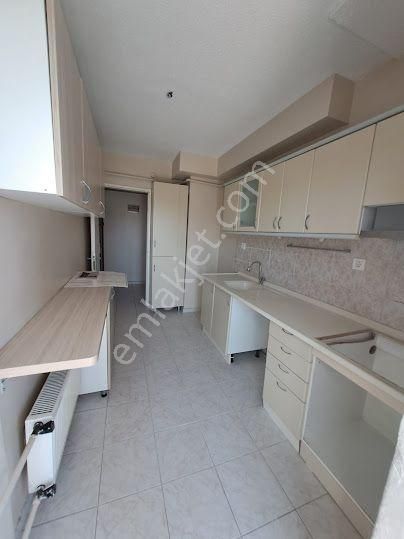 Küçükçekmece Atakent Kiralık Daire Atakent 3.etap Ta Temiz Kiralık Boş 2+1 68m2 Daire