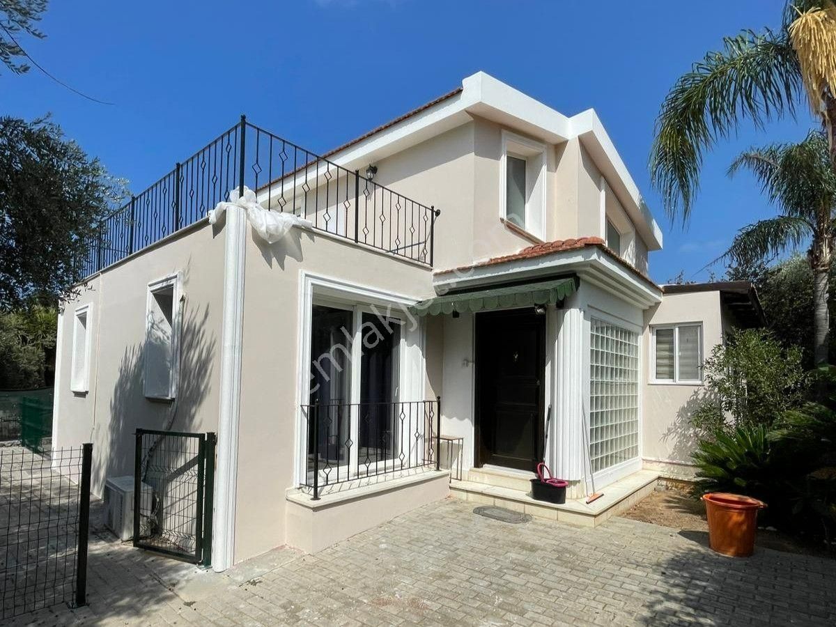 Girne Çatalköy Köyü Satılık Villa Girne Çatalköy'de Full Eşyalı Satılık 2+1 Villa !!!