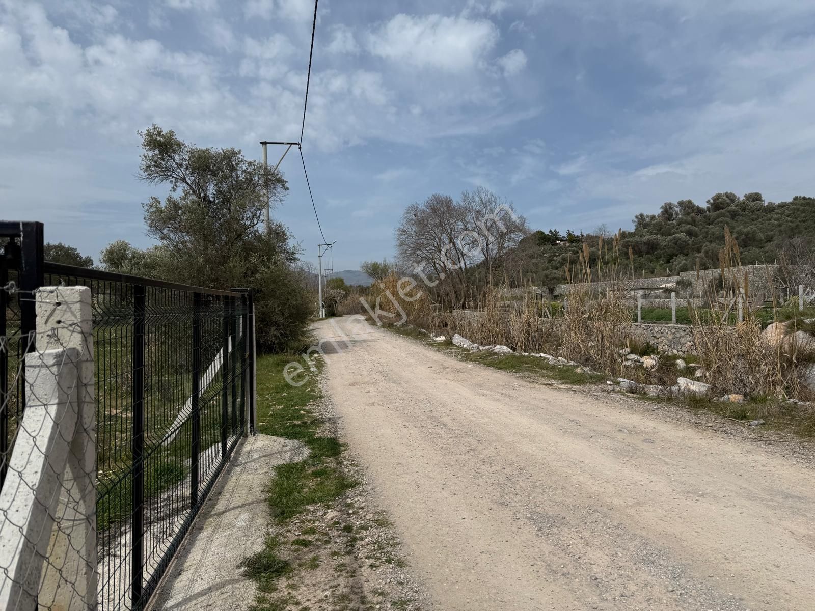 Menderes Dere Köy'de Hisse Tapu Satılık Meşe Emlak'tan - Görsel 4