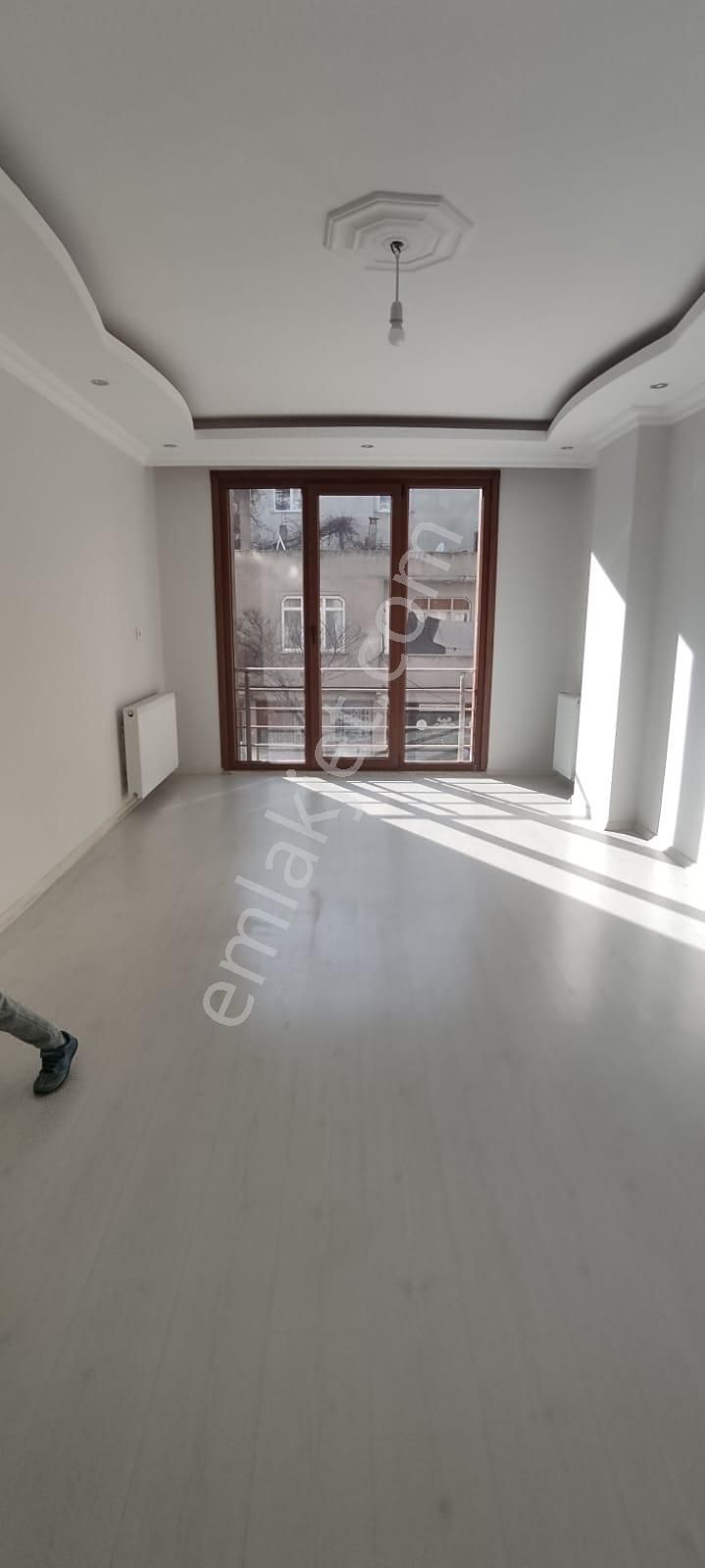 Esenyurt Güzelyurt Kiralık Daire Cadde İstanbul'dan Güzelyurta Metrobüse 5 Dakka Yürüme 2+1 90 M2