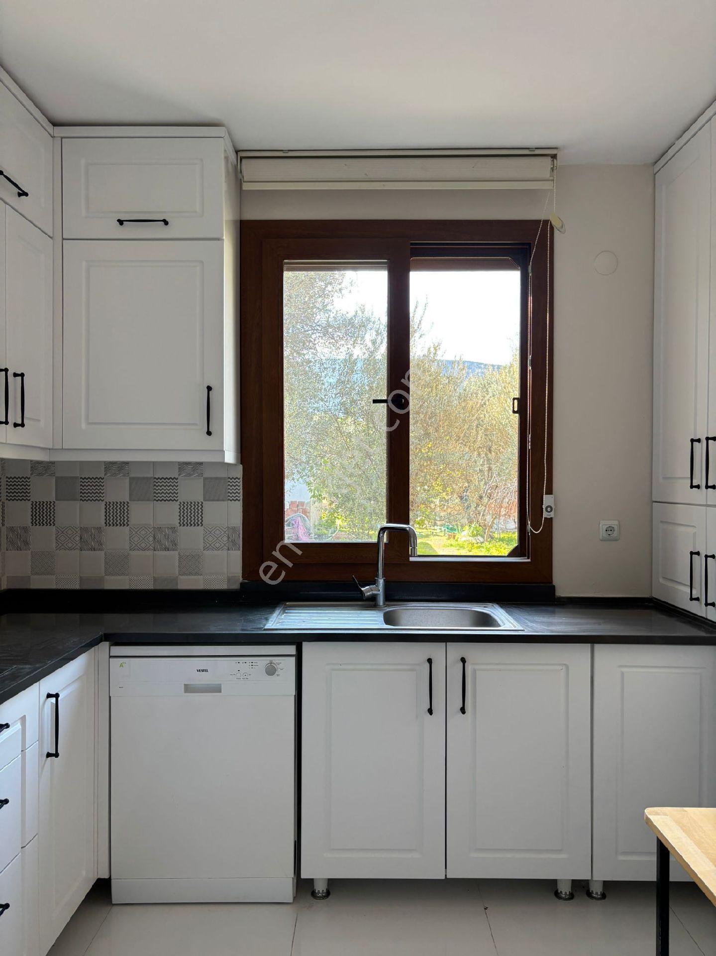 Mordoğan'da Merkezi Konumda Kiralık Triplex Yazlık - Görsel 24