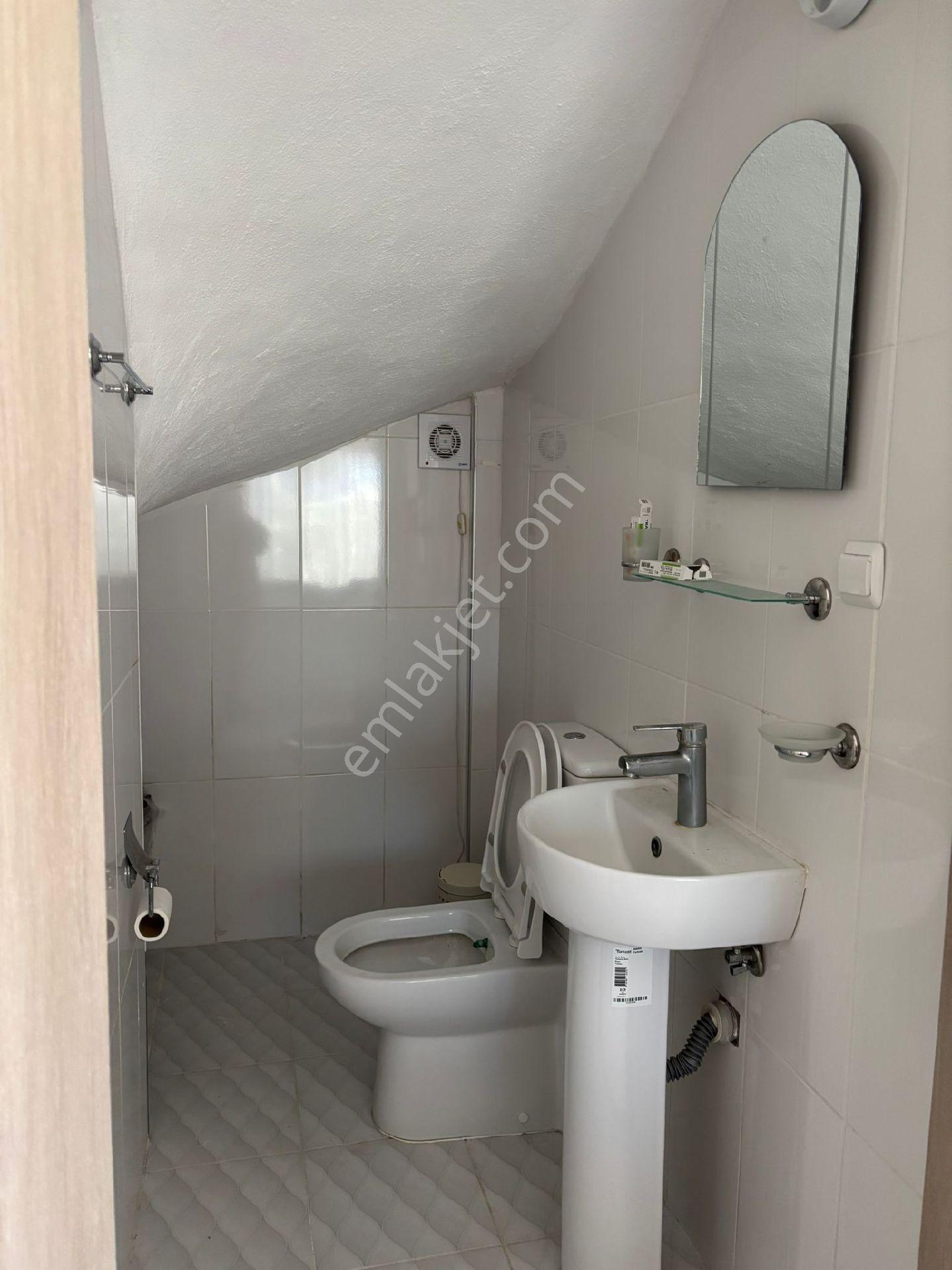 Mordoğan'da Merkezi Konumda Kiralık Triplex Yazlık - Görsel 23
