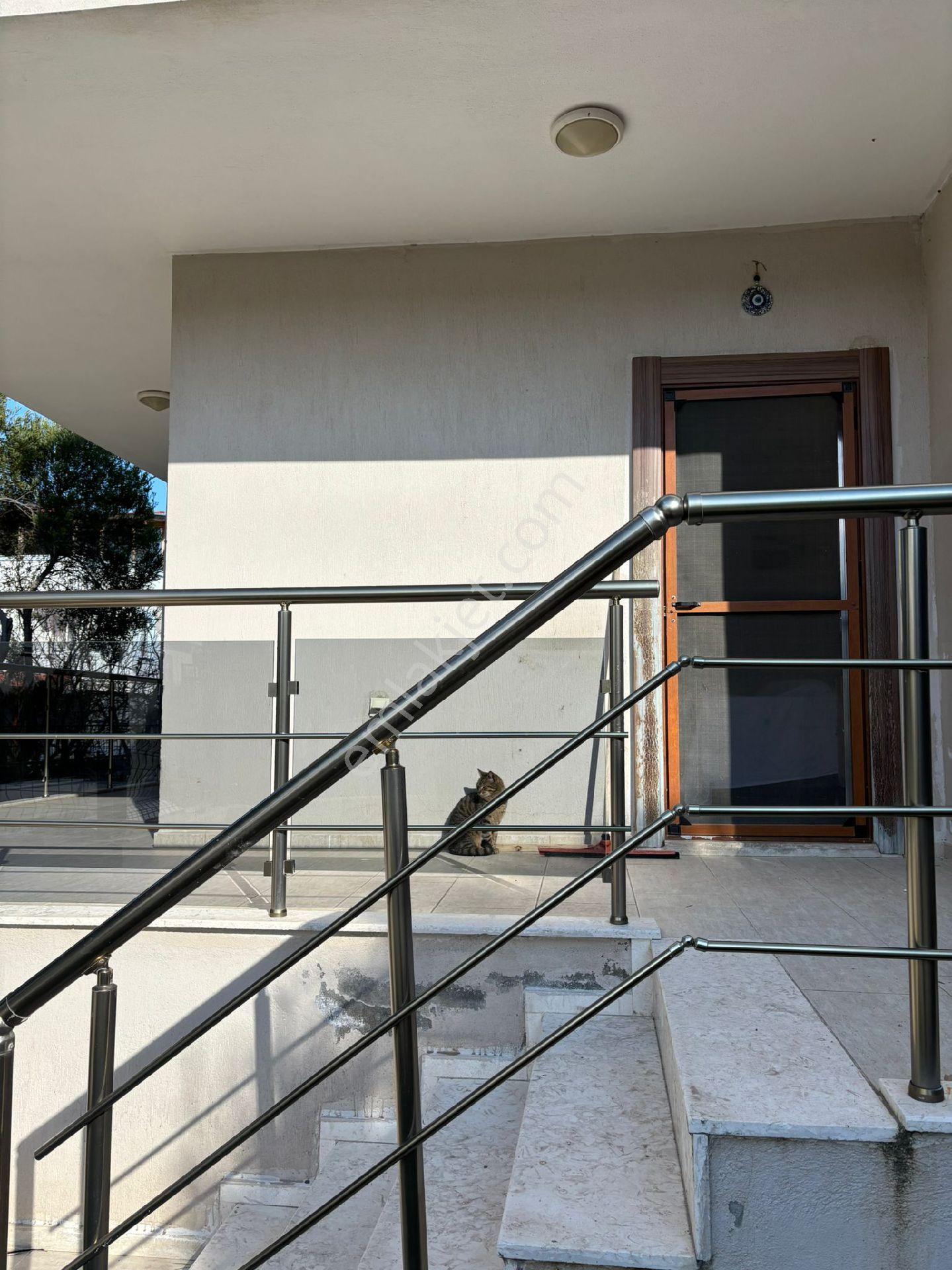 Mordoğan'da Merkezi Konumda Kiralık Triplex Yazlık - Görsel 4