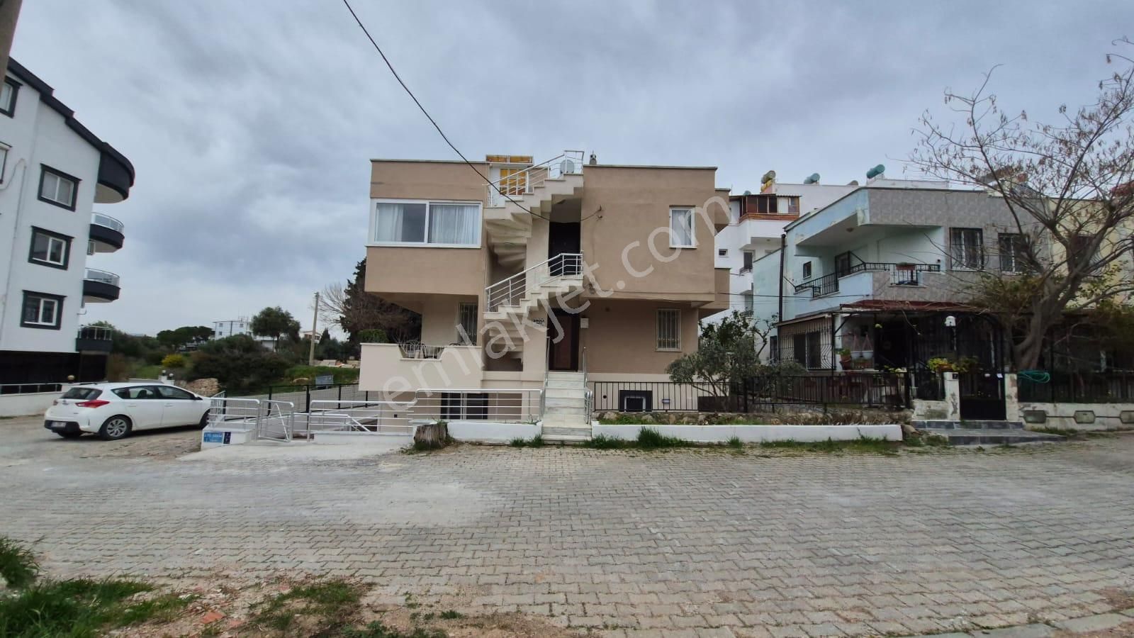 Didim Çamlık Satılık Daire Didim, Çamlık Mahallesi'nde, Denize Yürüme Mesafesi, Bahçe Katı, Ayrı Mutfak 2+1 Daire