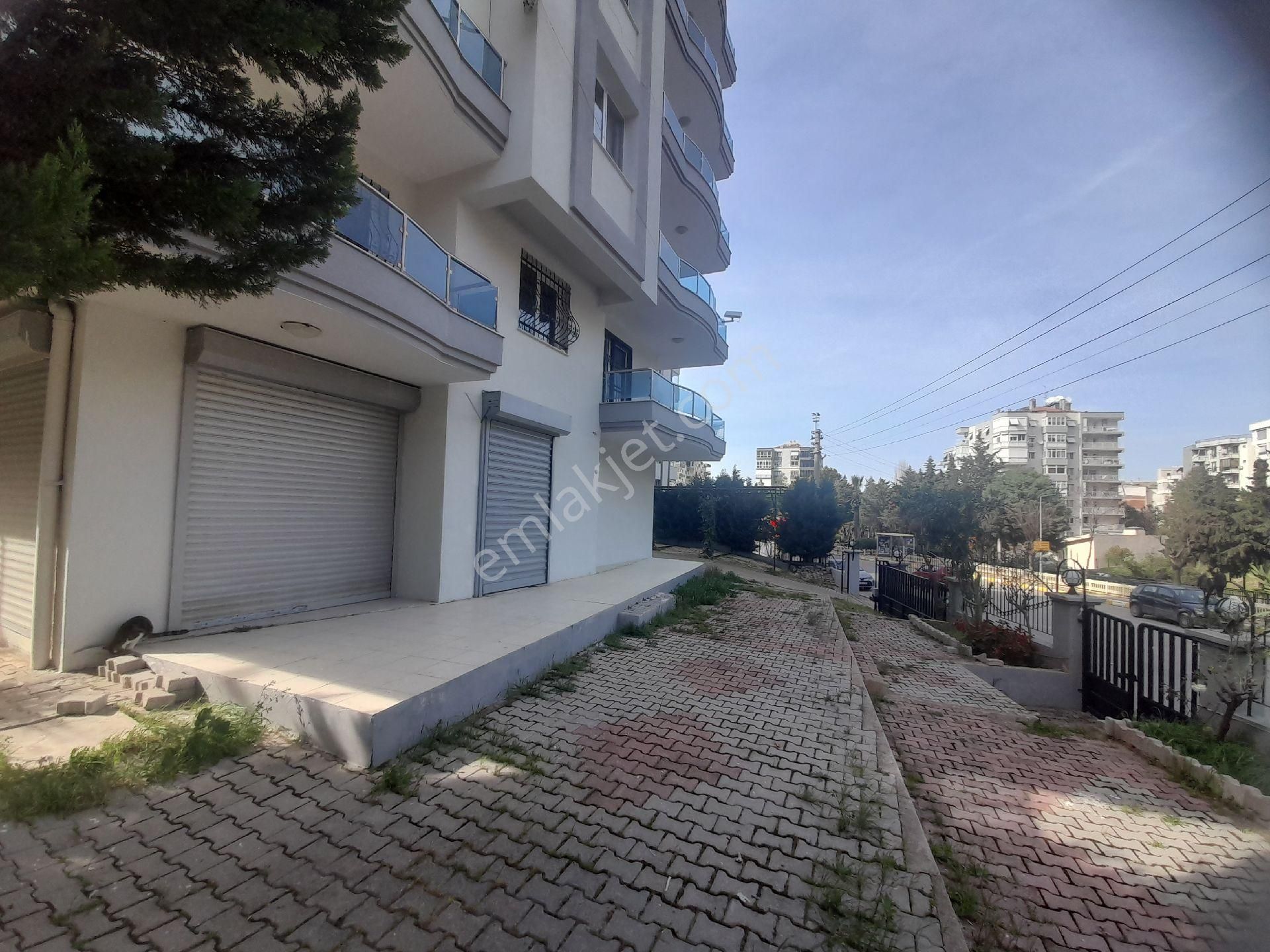 Balçova Çetin Emeç Satılık Dükkan & Mağaza Balçova Site İçinde 25 M² Dükkan