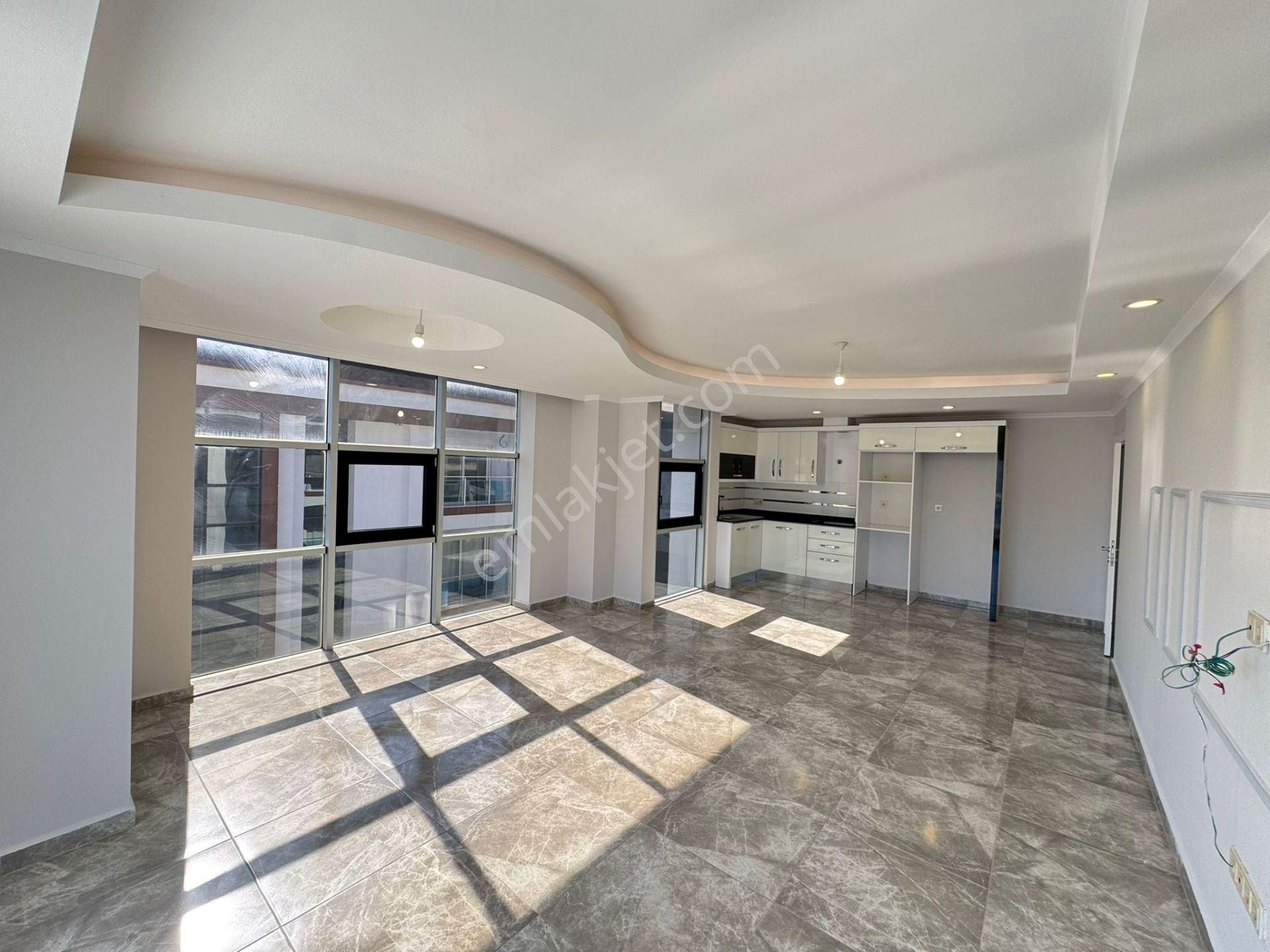 Alanya Cikcilli Satılık Daire Alanya Cikcilli'de For Sale 5+1, 250 M2 Penthouse Manzaralı