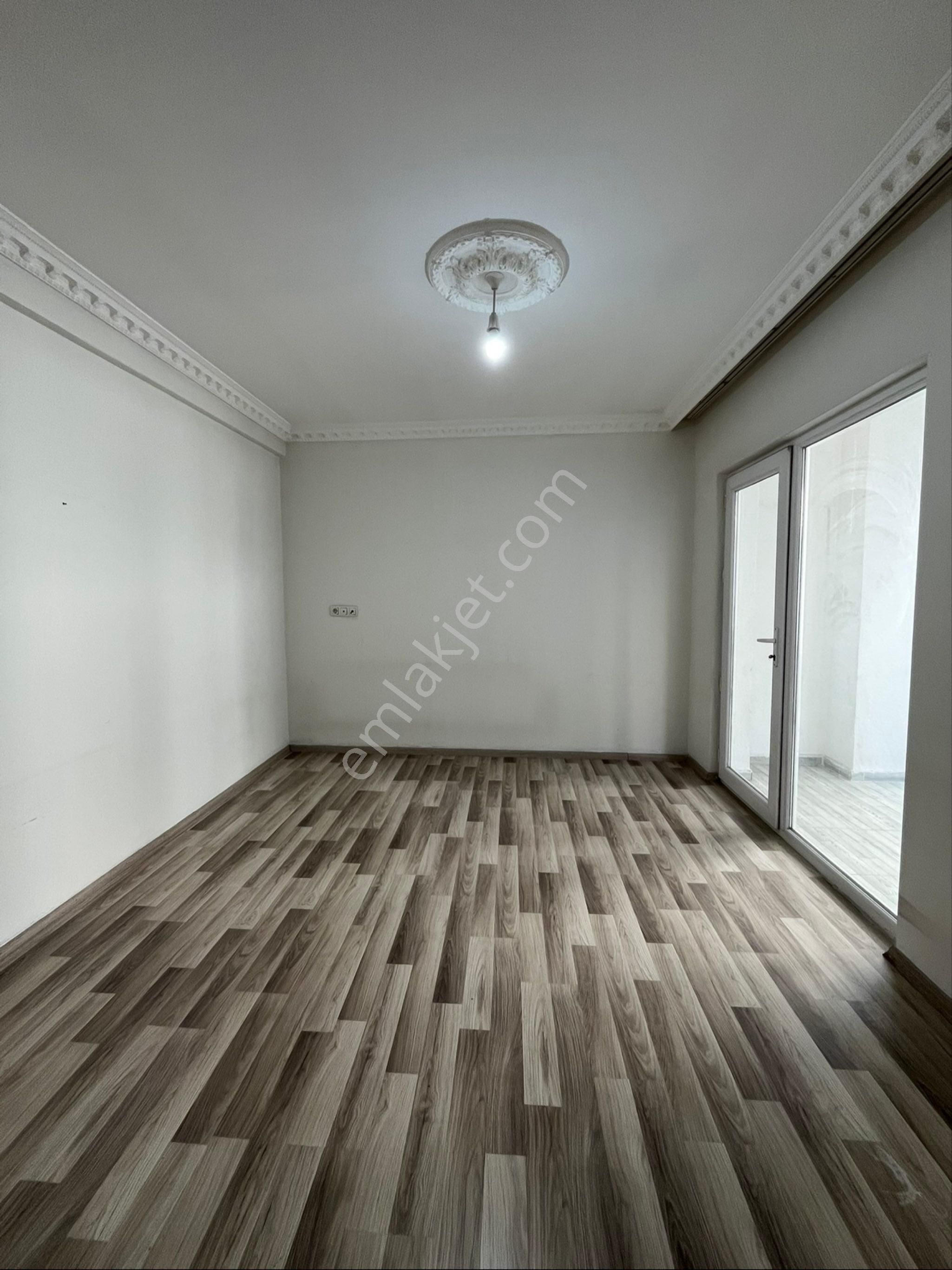 İpekyolu Bahçıvan Kiralık Daire Ydn Emlak'tan Maraş Caddesine Yakın Kiralık 2+1 Balkonlu Daire