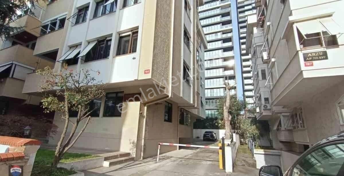 Kadıköy Göztepe Kiralık Ofis Bağdat Caddesine 2.binada Muayenehaneye Uygun 3+1 Kiralık İşyeri