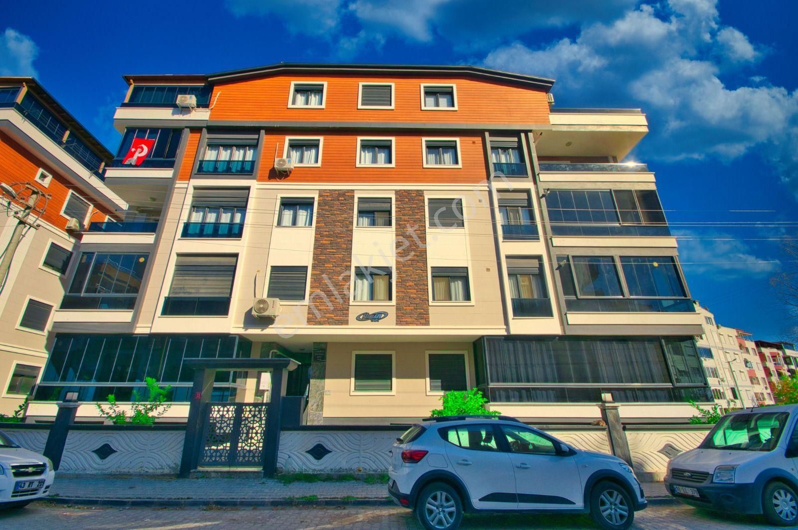 ▶ ▶ Akçay Körfez'den Altınkum'da Ön Cephe Ayrı Mutfaklı 2+1 Satılık Daire
