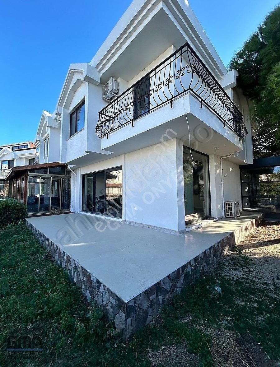 Çanakkale Merkez Güzelyalı Köyü Satılık Villa Çanakkale Güzelyalı'da Site İçerisinde Havuzlu Villa