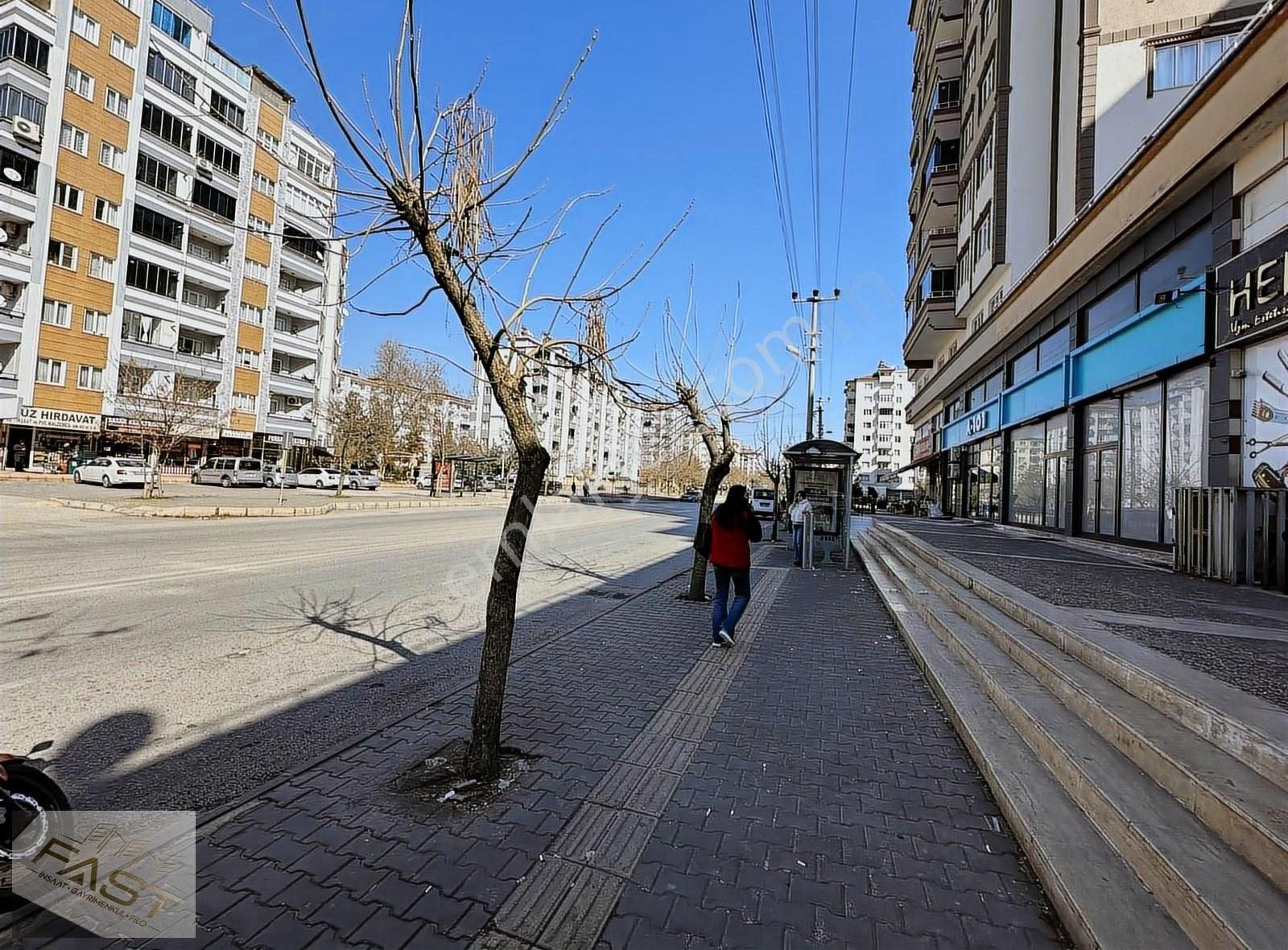 Şahinbey Karataş Satılık Dükkan & Mağaza Fast'ten Merkezde Çift Çehpeli 3 Katlı Ticari İş Yerimiz