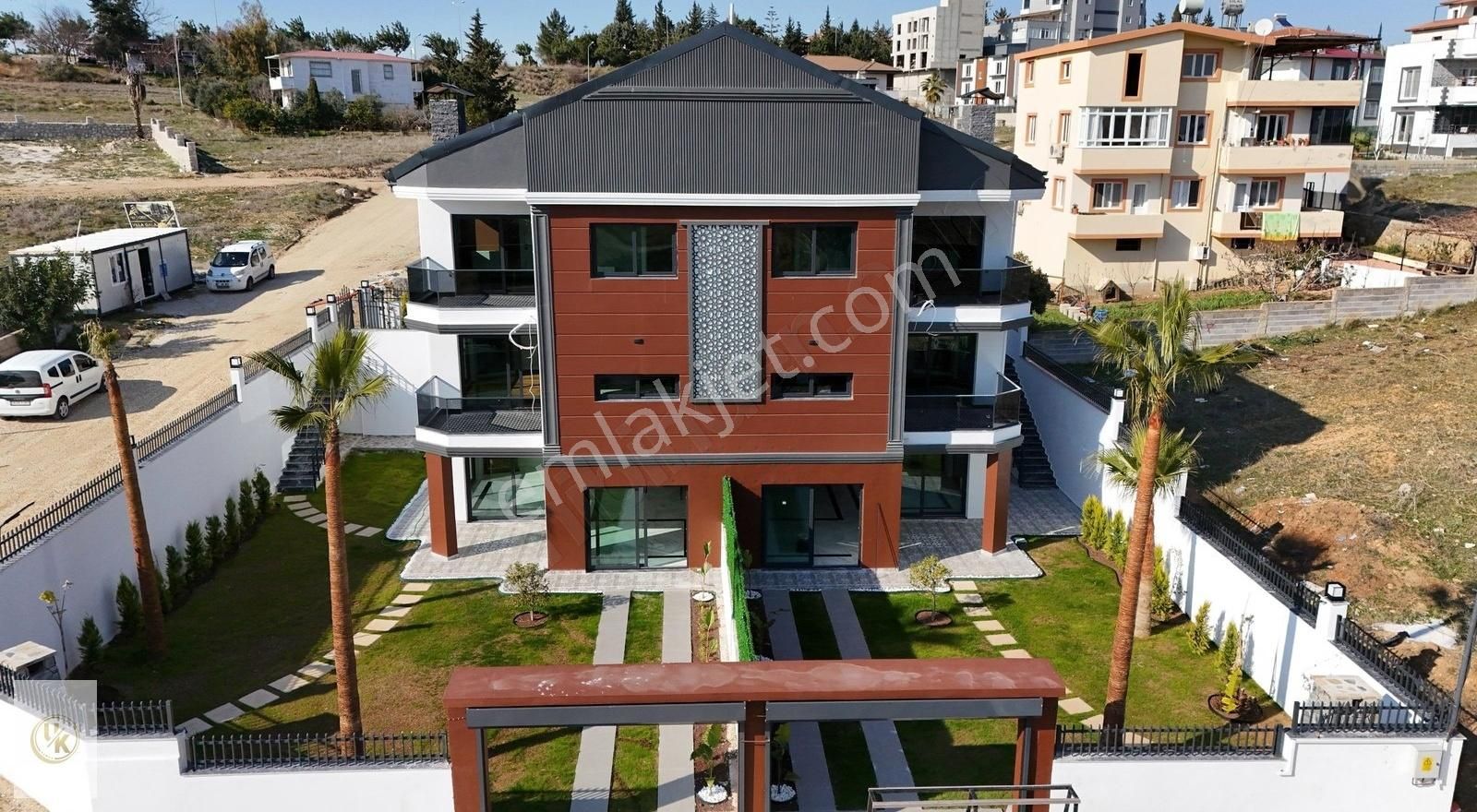 Sarıçam Çarkıpare Satılık Villa Çarkıparede 650 M2 Arsa/2 Tane 5+2/özel Tasarımlı/tripleks Villa