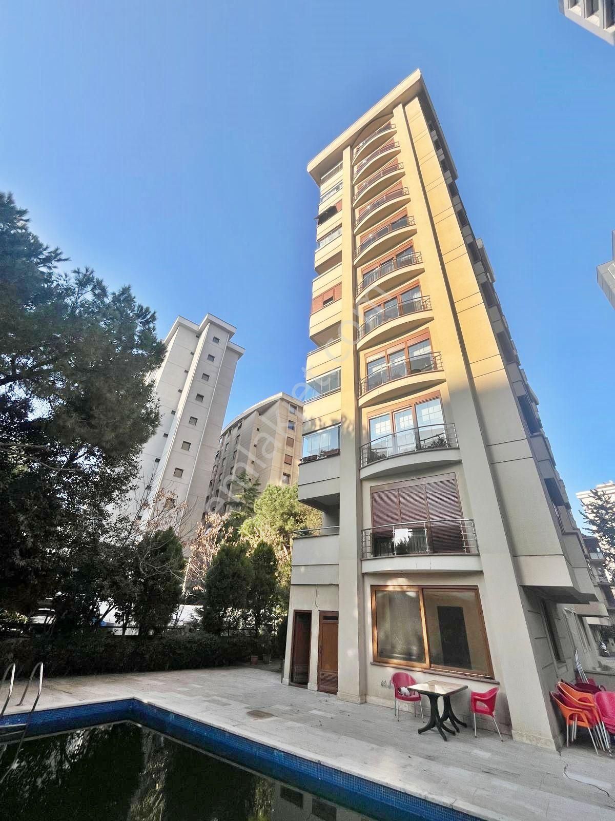 Suadiyede Bağdat Caddesine Yakın Genç Binada Katta Tek 4+1 Daire Emlak Masası