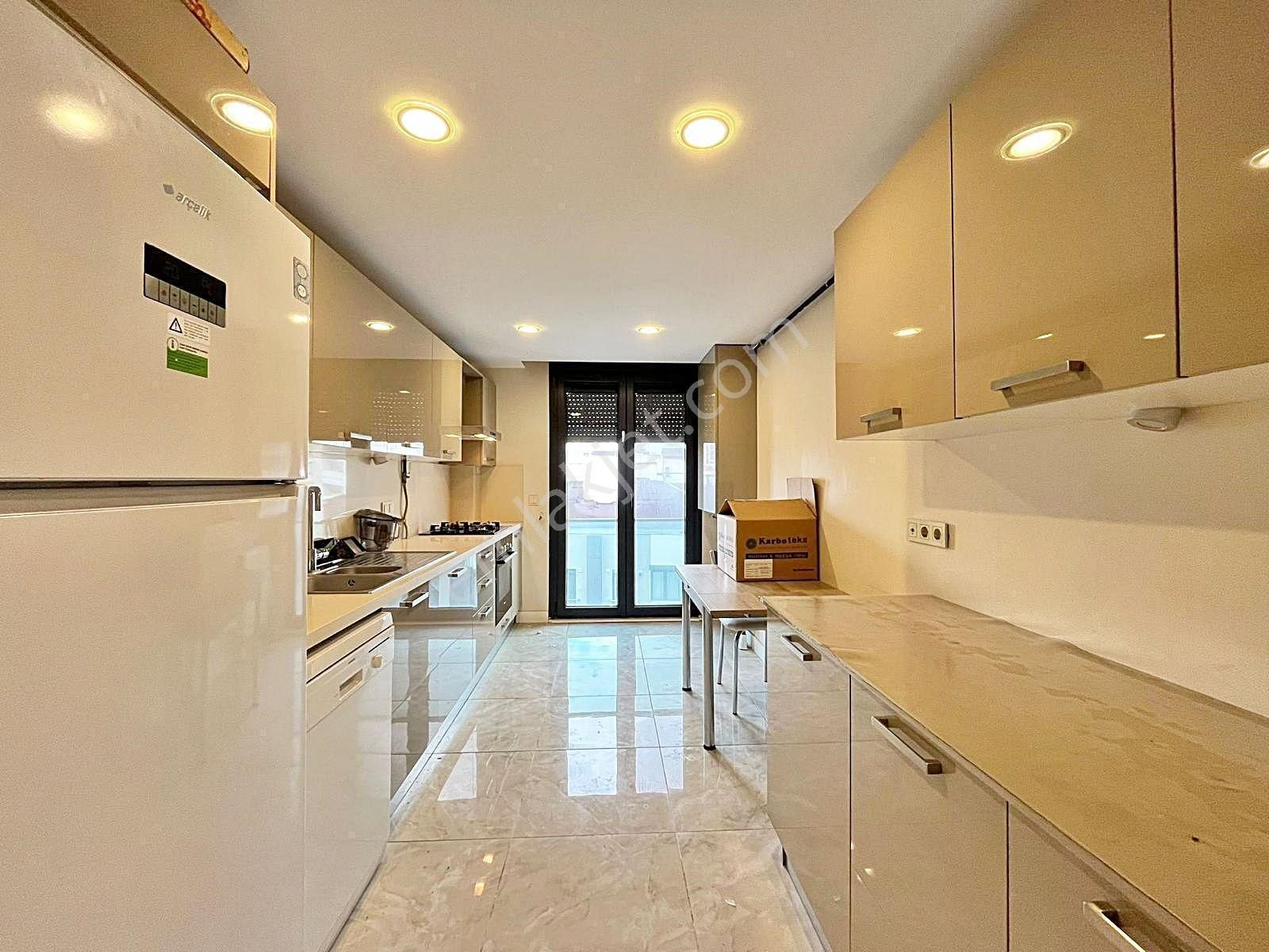 Erenköy Merkezde Marmaraya Yakın Konumda Yeni Binada 120 M2 Net 3+1 Daire Emlak Masası