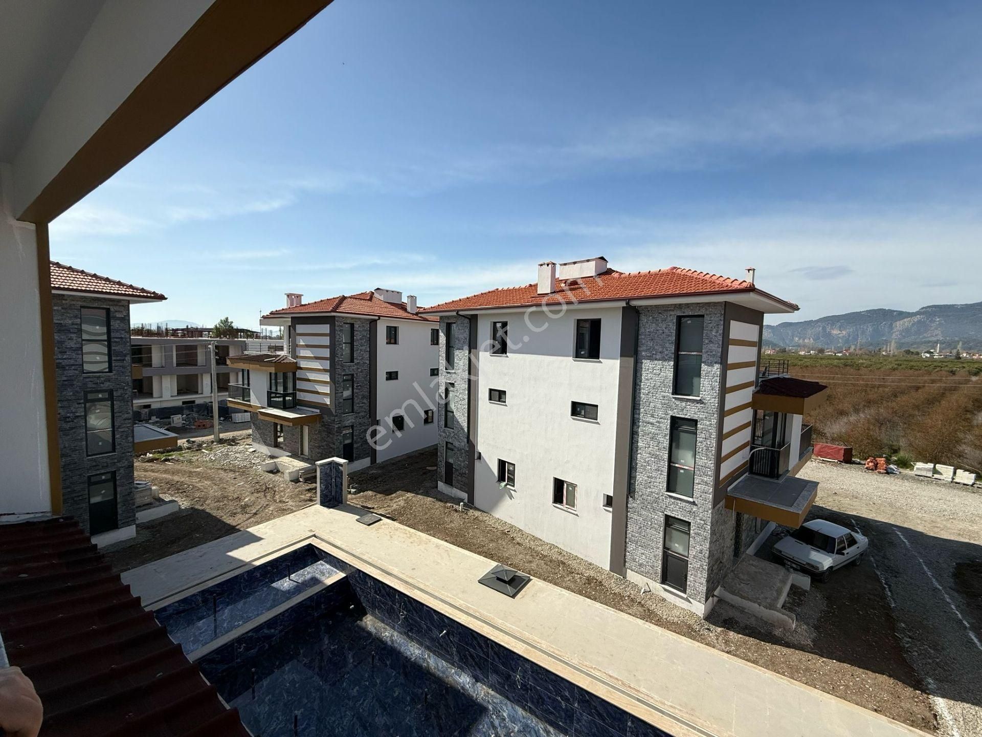 Ortaca Bahçelievler'de Havuzlu Sitede 4+1 İkiz Tripleks Villa - Görsel 23