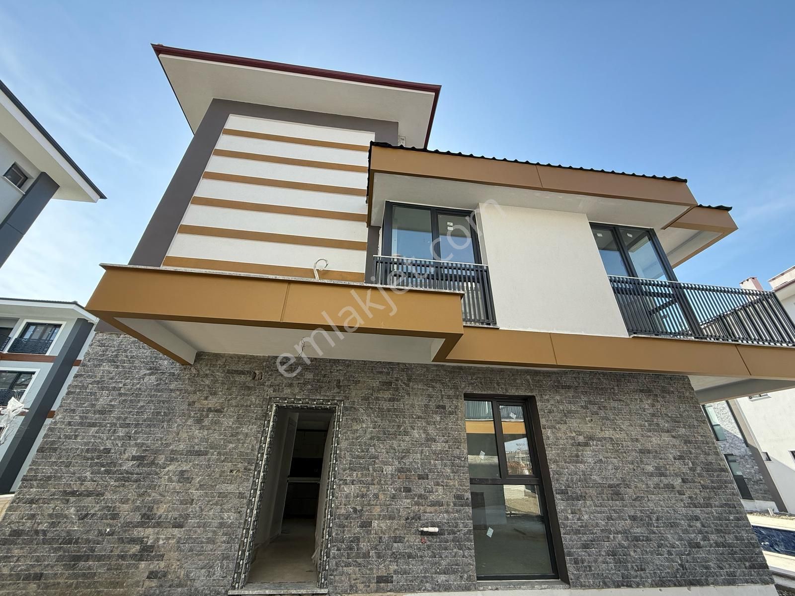 Ortaca Bahçelievler'de Havuzlu Sitede 4+1 İkiz Tripleks Villa - Görsel 25