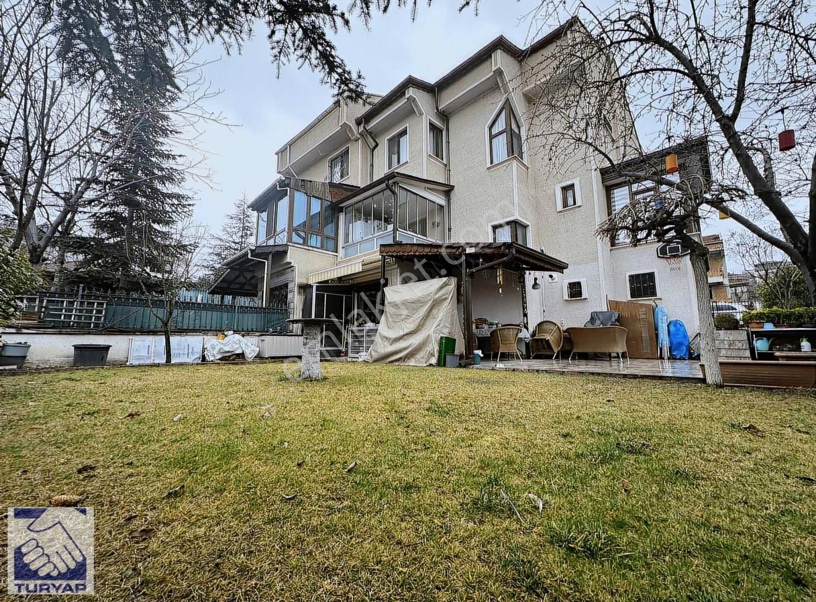 Çankaya Prof. Dr. Ahmet Taner Kışlalı Satılık Villa İlko Sitesinde Cadde Üzeri Ticari Ve Konut Kullanımına Uygun