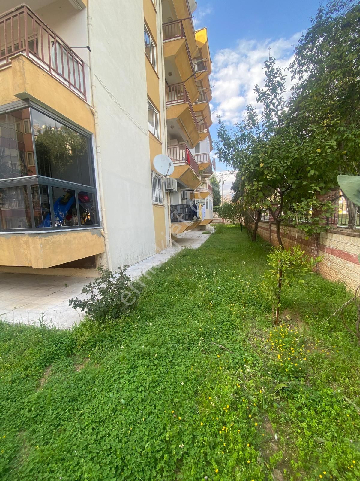 Efeler Girne Satılık Daire Kelepir !!!!! Girne Mahallesi Elele Sitesi Satılık3+1 Daire