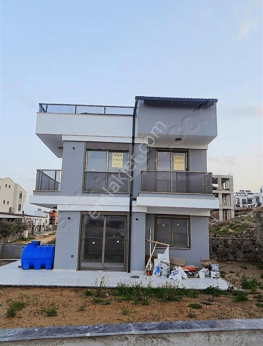 Karaburun Mordoğan Satılık Villa Mordogan Kamukentte Köşe 2.5 Kat Lux Villa