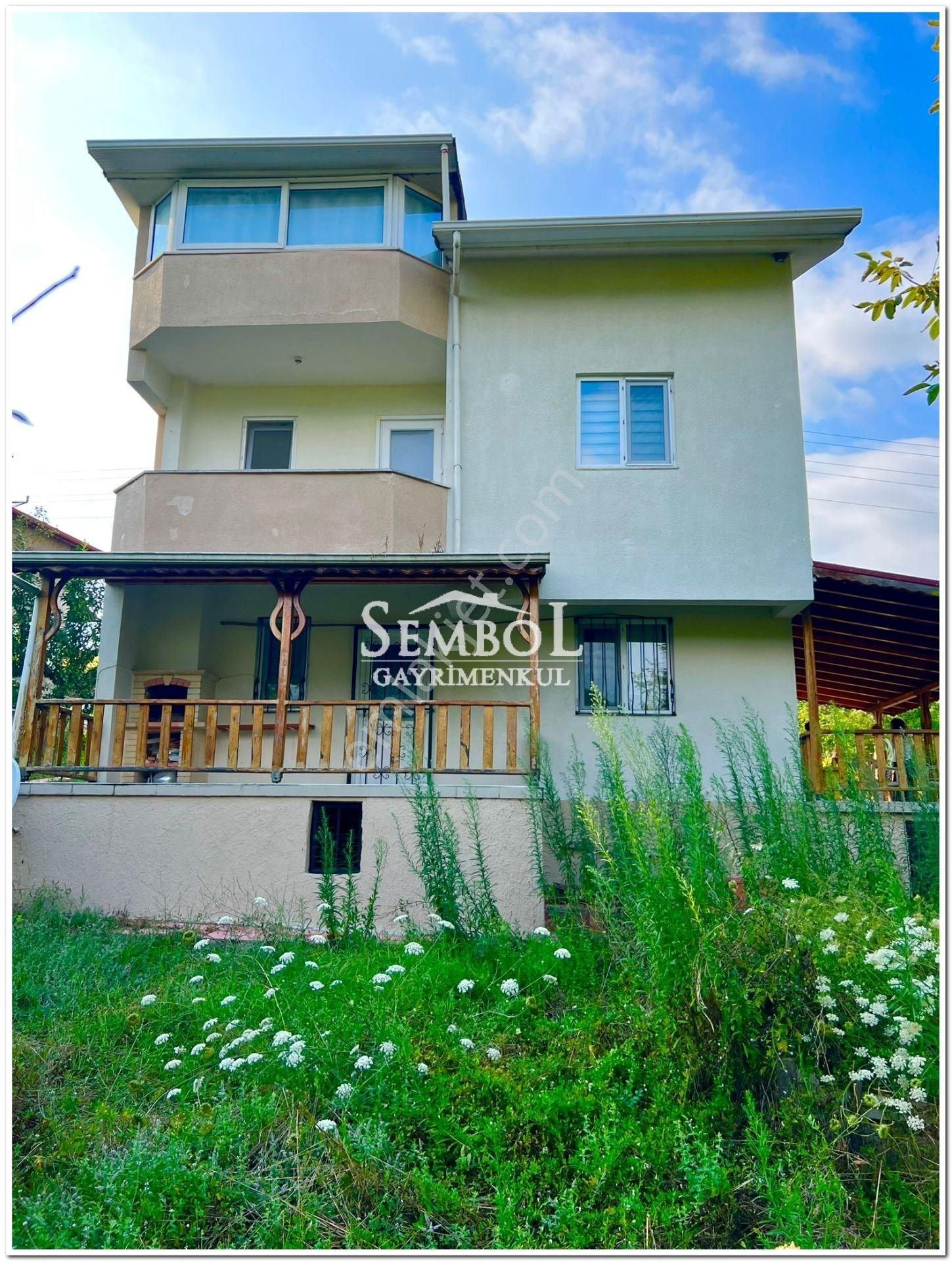 Hendek Beylice De D-100 Yanı 4+1 Teraslı Şömineli Bahçeli Satılık Triplex Villa