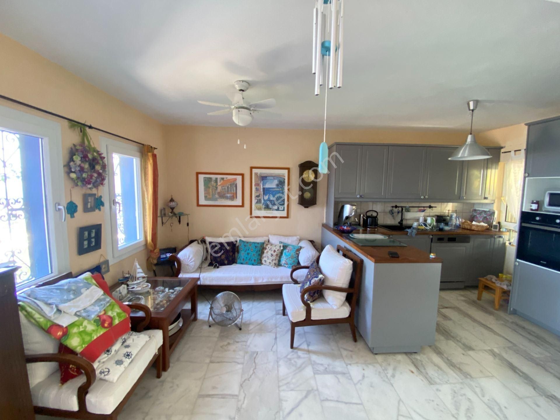Güllükte Ful Deniz Manzaralı 3+2 Müstakil Satılık Dubleks Villa