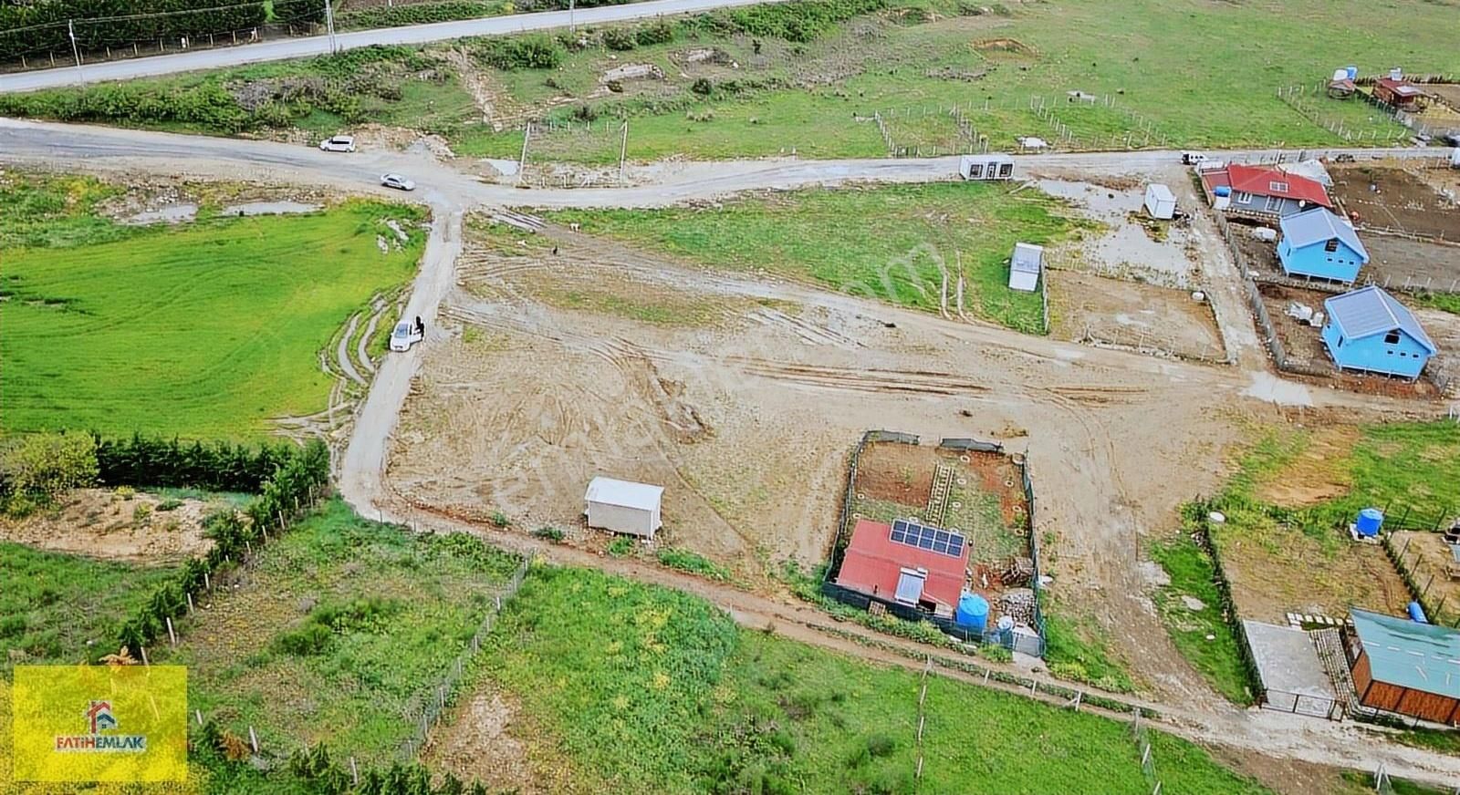 Çatalca İnceğiz Satılık Tarla İnceğizde Caddeden 2. Parselde Köşebaşı 400 M2 Arsa