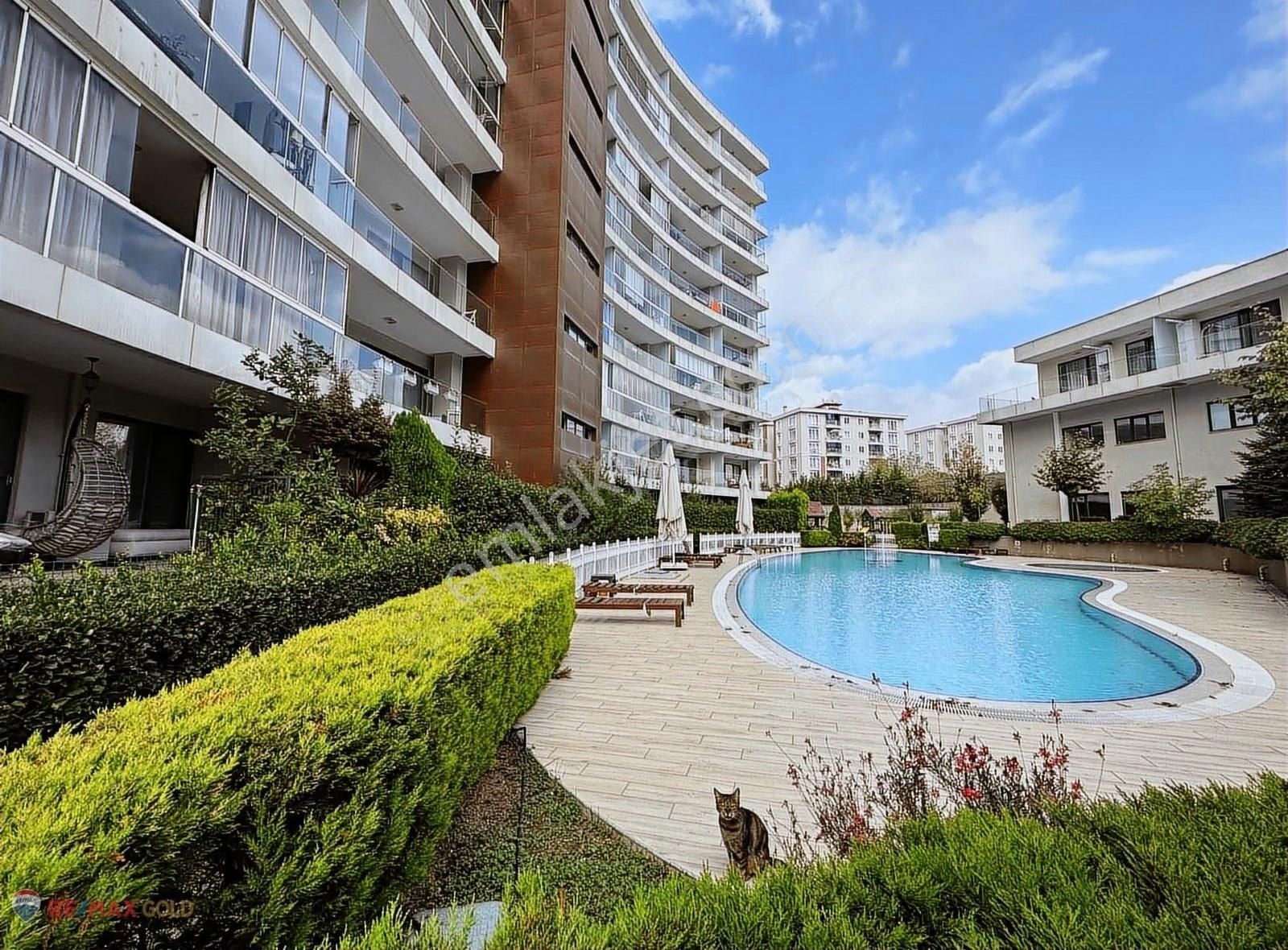 Pendik Yenişehir Satılık Daire Blue Planet Sitesi Gölet Ve Havuz Manzaralı 2 Teraslı 3+1 Daire