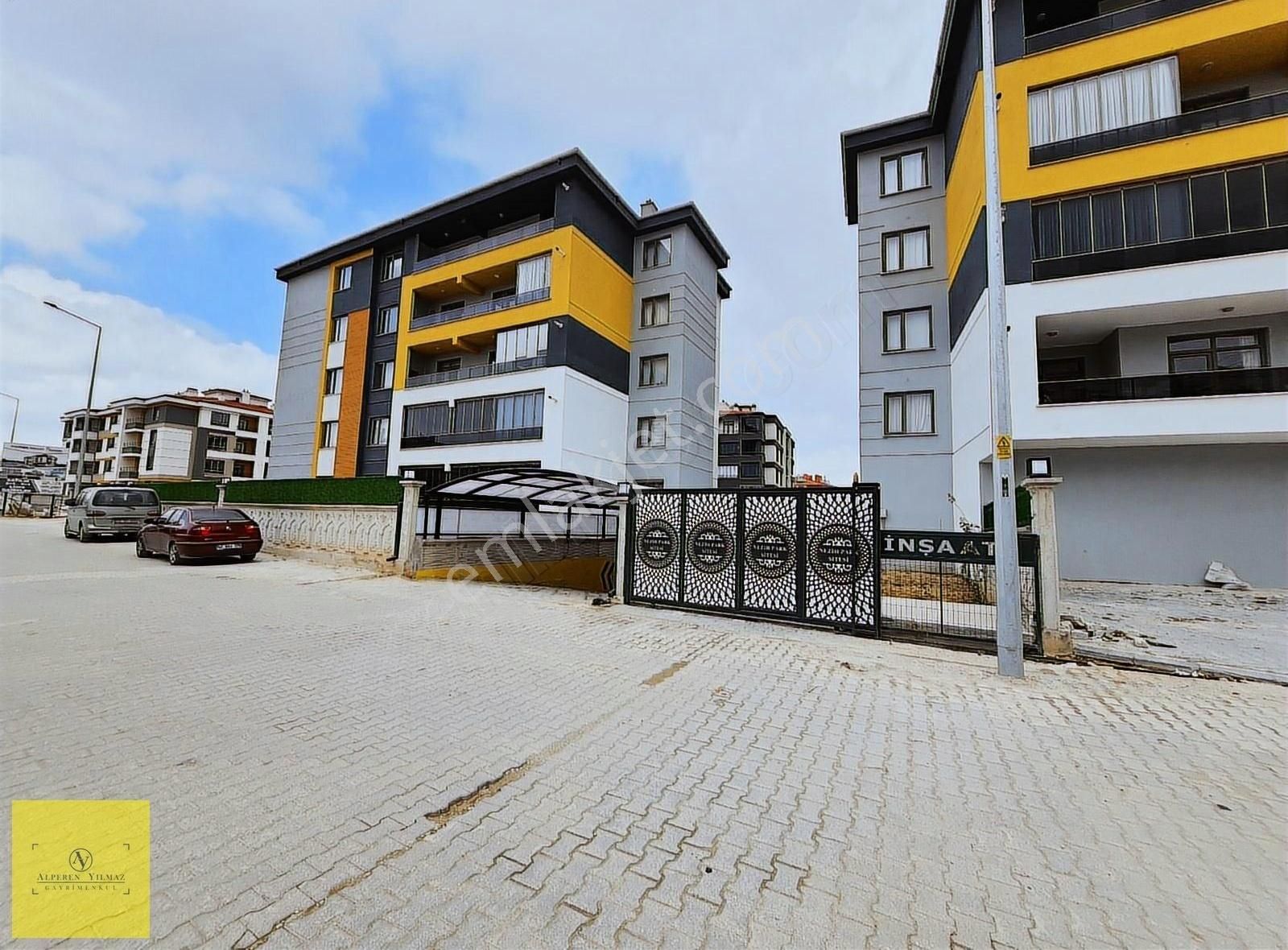 Selçuklu Akşemsettin Kiralık Daire Akşemsettin Mh Genç Osman Cd Arakat Sıfır 3+1 Site İçi Daire