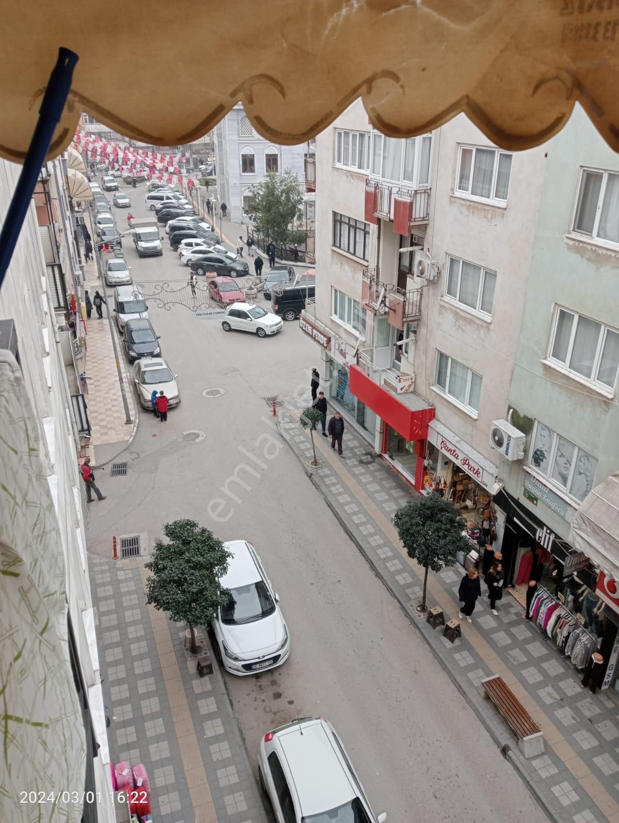 Pir Emlaktan Eski Pazar Caddesinde Eşyalı Satılık Daire