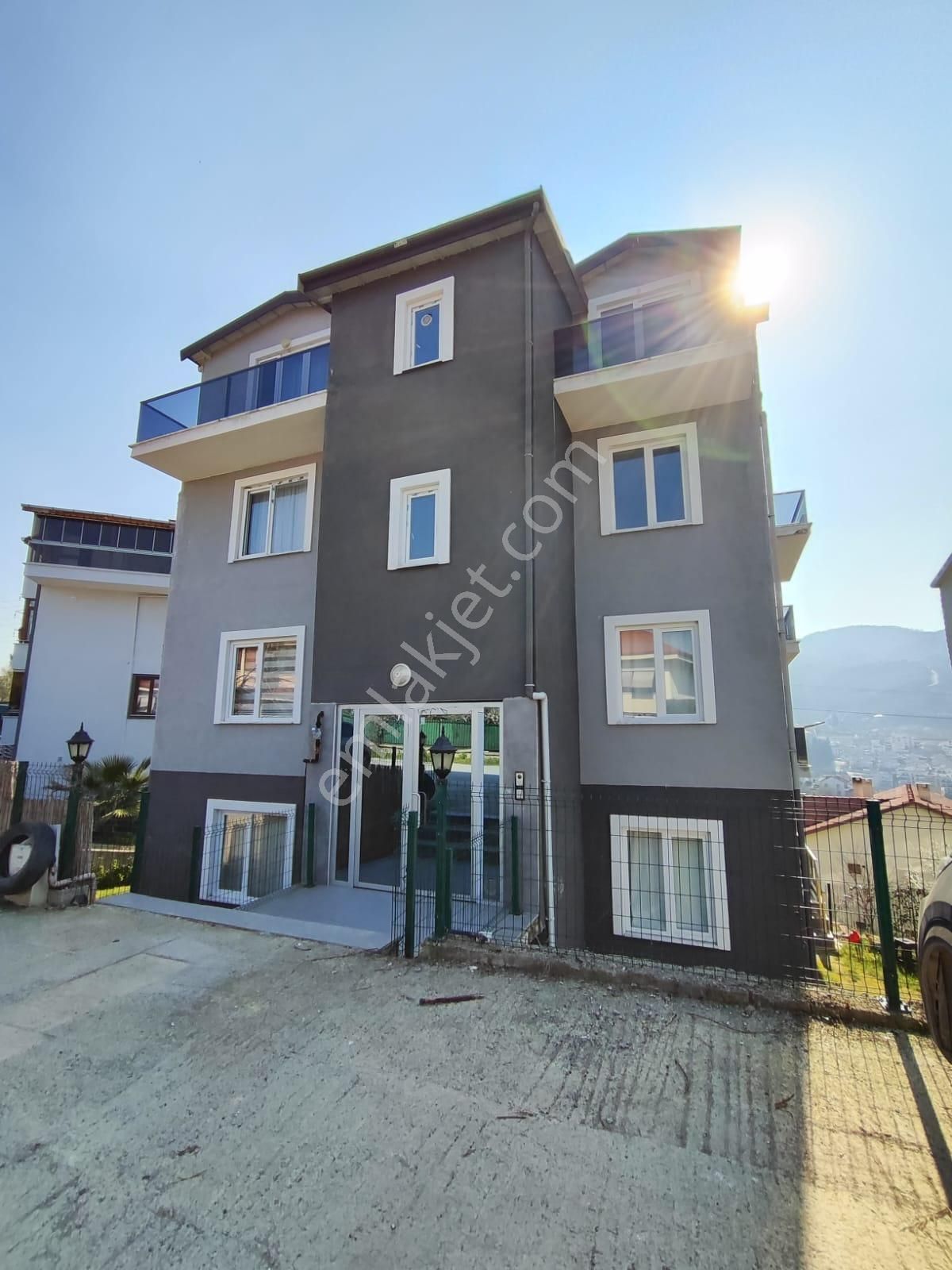 Gölcük Topçular Satılık Daire Remax Palas'tan Gölcük Topçular Mah. 4+1 Çatı Ters Dubleks Daire