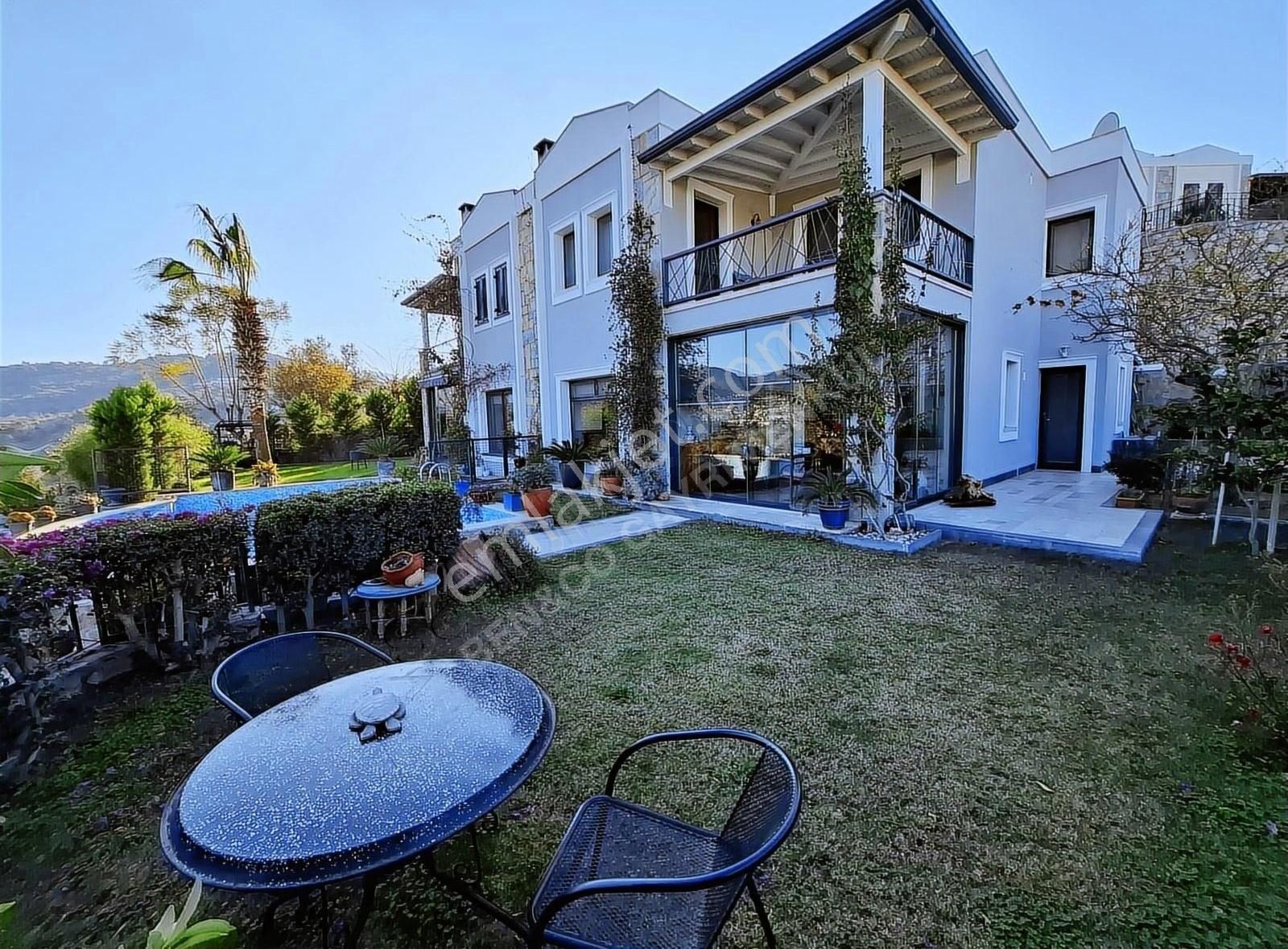 Bodrum Dirmil Satılık Villa Yalıkavak'ta Geniş Bahçeli, Kapanmaz Doğa Manzaralı 4+1 Villa