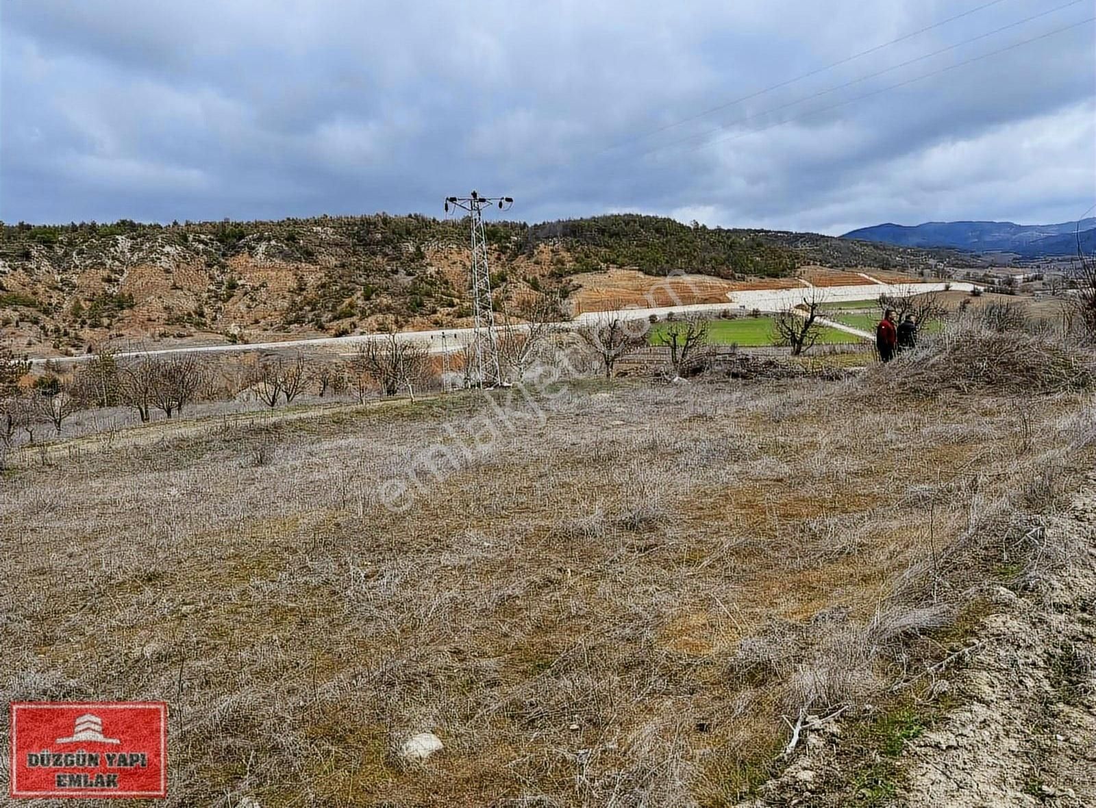 Yenipazar Esenköy Köyü (Tekeciler) Satılık Konut İmarlı Bilecik Yenipazar Esenköy De İmarlı 802 M2 Köy Kenarı Arsa