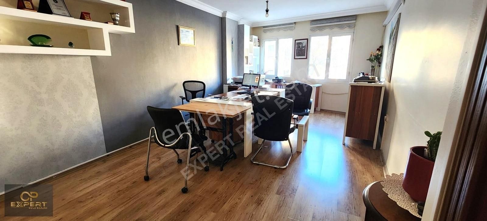 Kuşadası Alacamescit Satılık Ofis Merkezde 3+1 Acıl Satılık