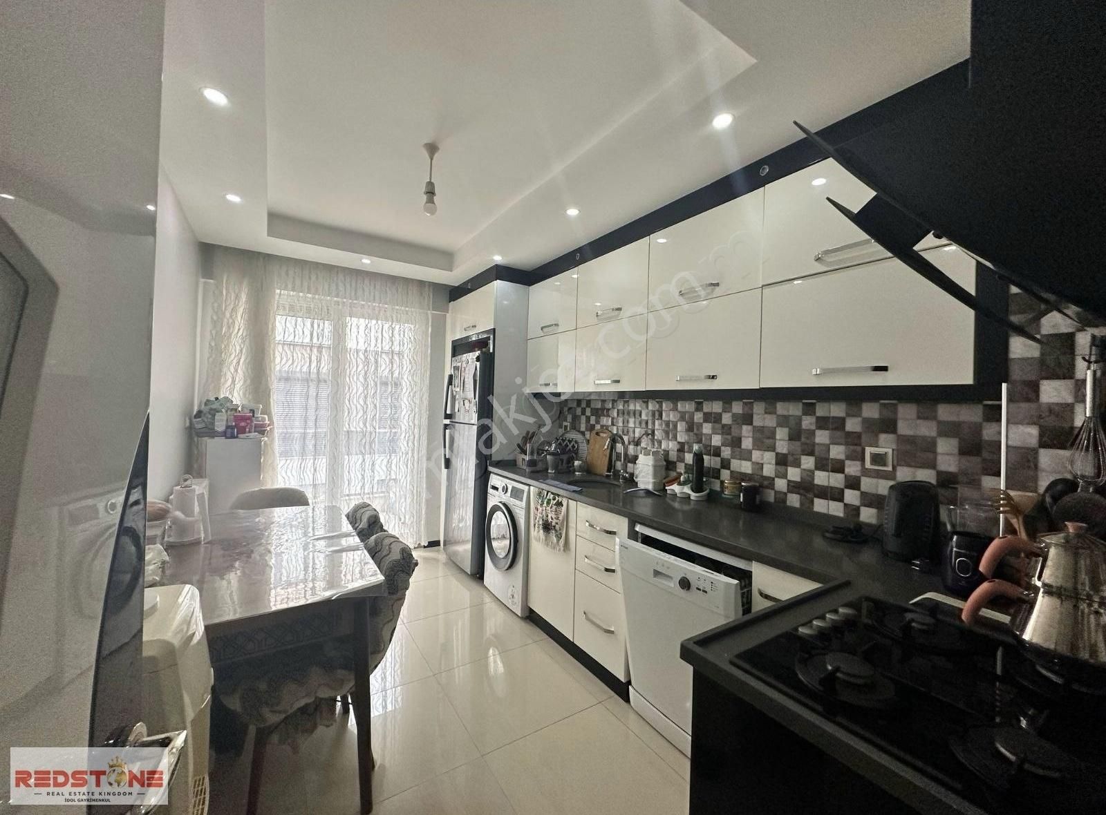 Redstone İdol Gayrimenkul'den Şemiklerde Satılık 2+1 Daire