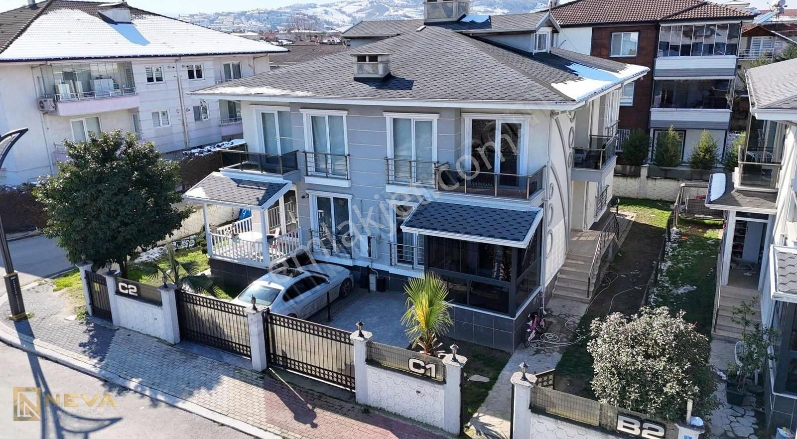 Serdivan Arabacıalanı Satılık Villa Serdivan Arabacıalanı Mah. Satılık 3.5+1 185 M2 Villa