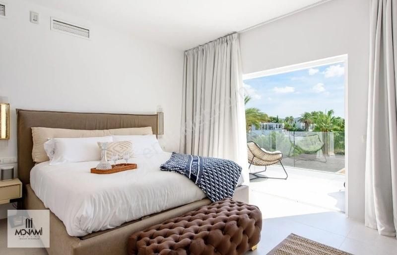 Urlada Sıfır Ultralüx Villa 4+1 230m2 Müstakil Havuzlu - Görsel 11