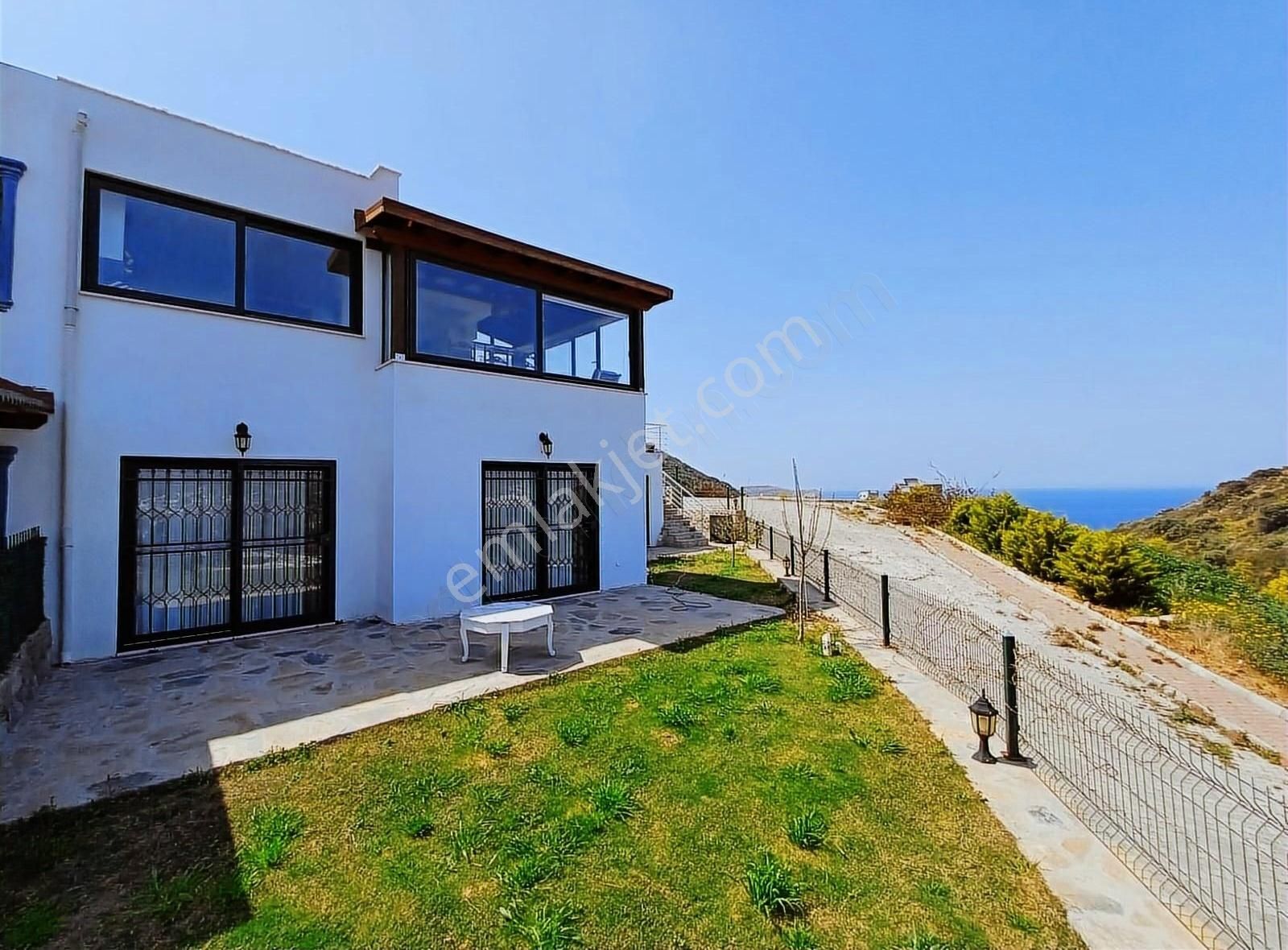 Bodrum Gümüşlük Denize Sıfır Satılık Villa Bodrum Gümüşlük'te Satılık Deniz Manzaralı Özel Plajlı Villa