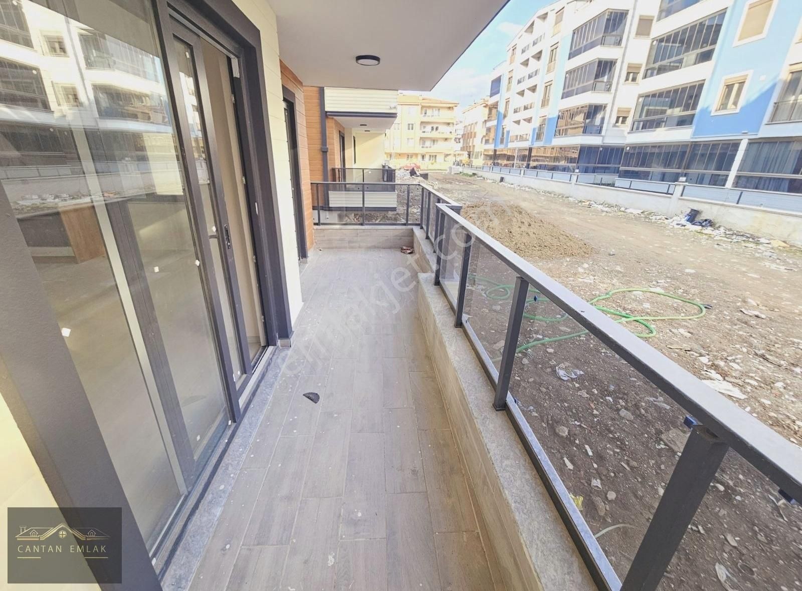 Cantanemlaktan Akçayda Yeni Sıfır Asansörlü Ön Cephe Geniş Daire