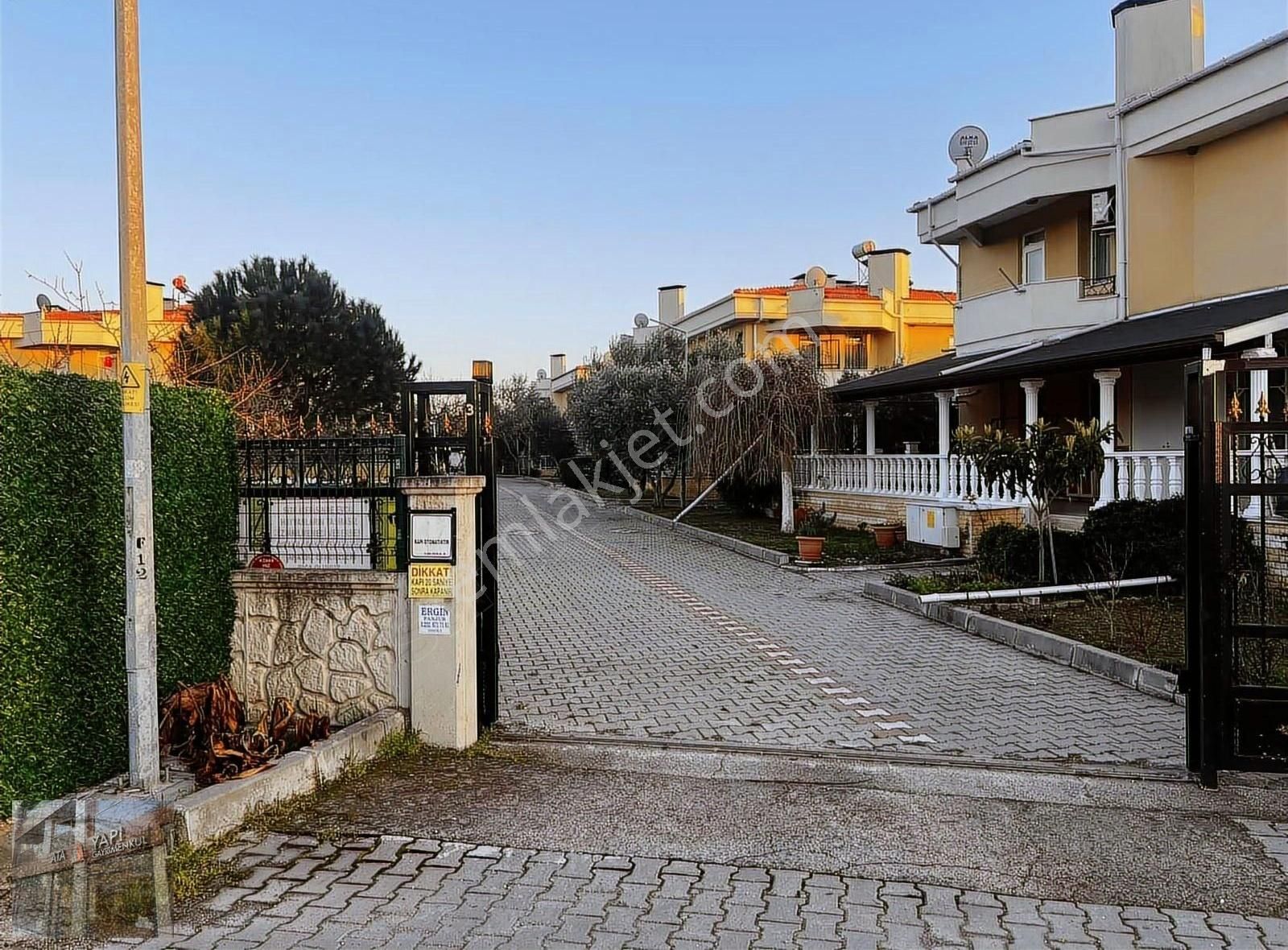 Dikili Salihler Satılık Villa Ata Yapı'dan Sahilleraltı Sarıgül Sitesinde Satılık 4+1 Villa