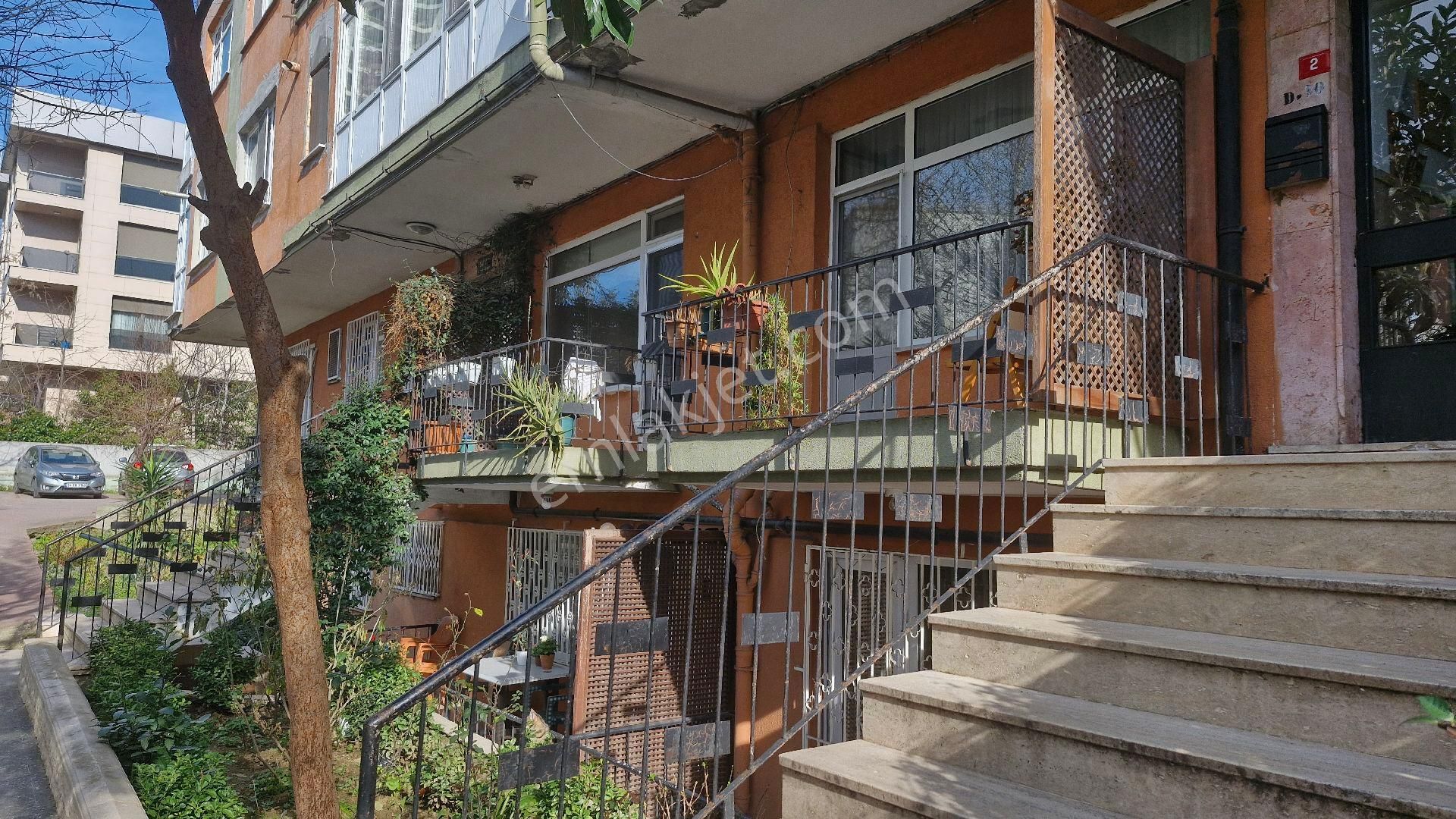 Kadıköy Acıbadem Marmaraya Yakın Kiralık Daire Acıbadem Hale Sokakta Yüksek Giriş Kiralık