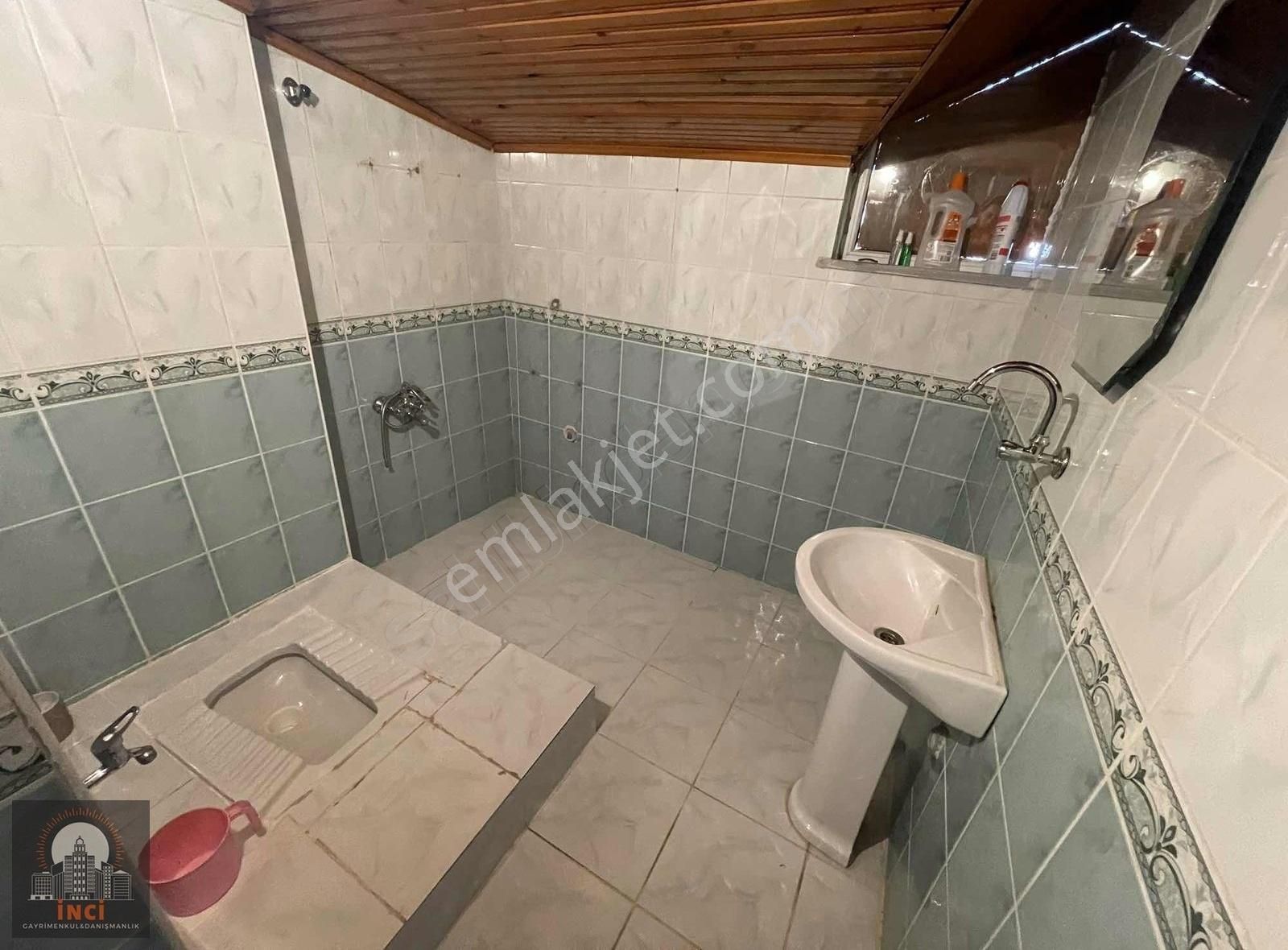 Bağcılar Demirkapı Kiralık Daire Demirkapıda Büyük 3+1 Çatı Katı Daire Metroya 5 Dk Boş Daire