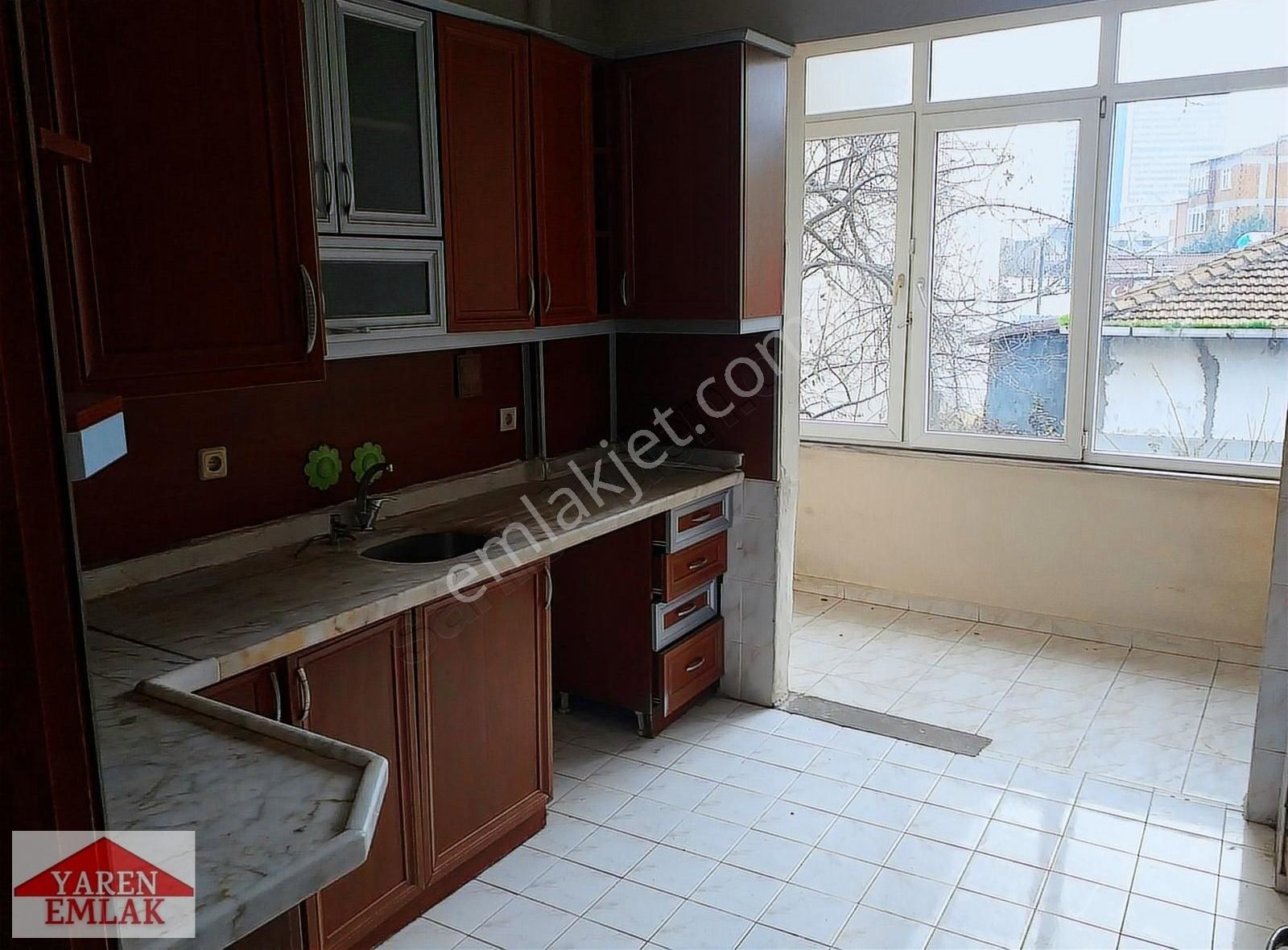 Ümraniye İnkılap Kiralık Daire Yarenden Erzurum Caddesinde 3+1 150m2 2.kat Sobalı Daire