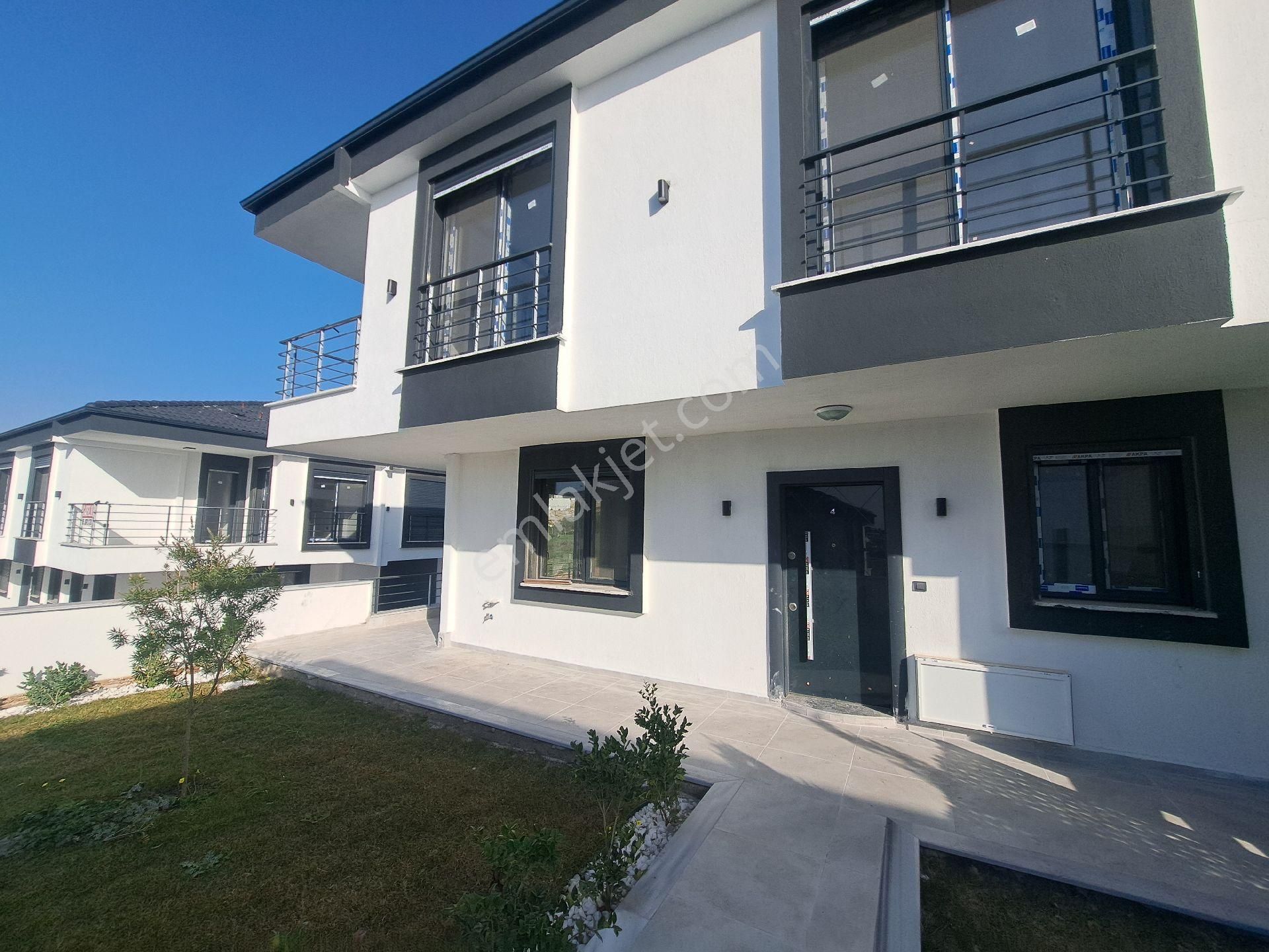 Didim Hisar Satılık Villa Didim Hisar Mahallesinde Havuzlu Site İçerisinde 3+1 Bitişik Nizam Sıfır Villa