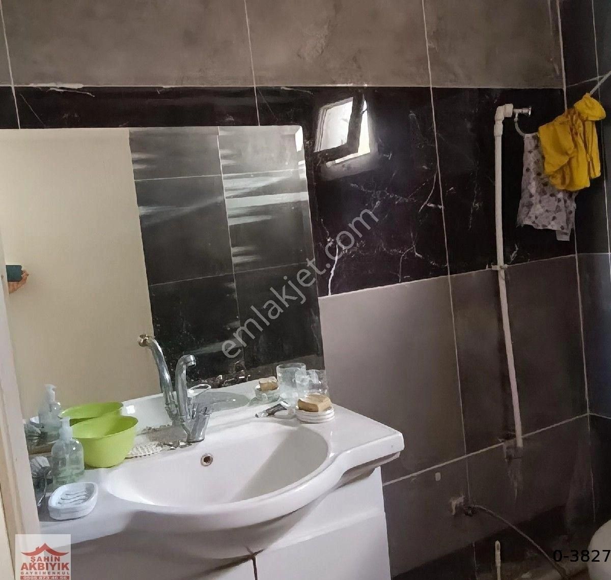 Kemalpaşa Armutlu 5 Dönüme Yakın Bağ Ve Evi 2+1 100 M2 - Görsel 4