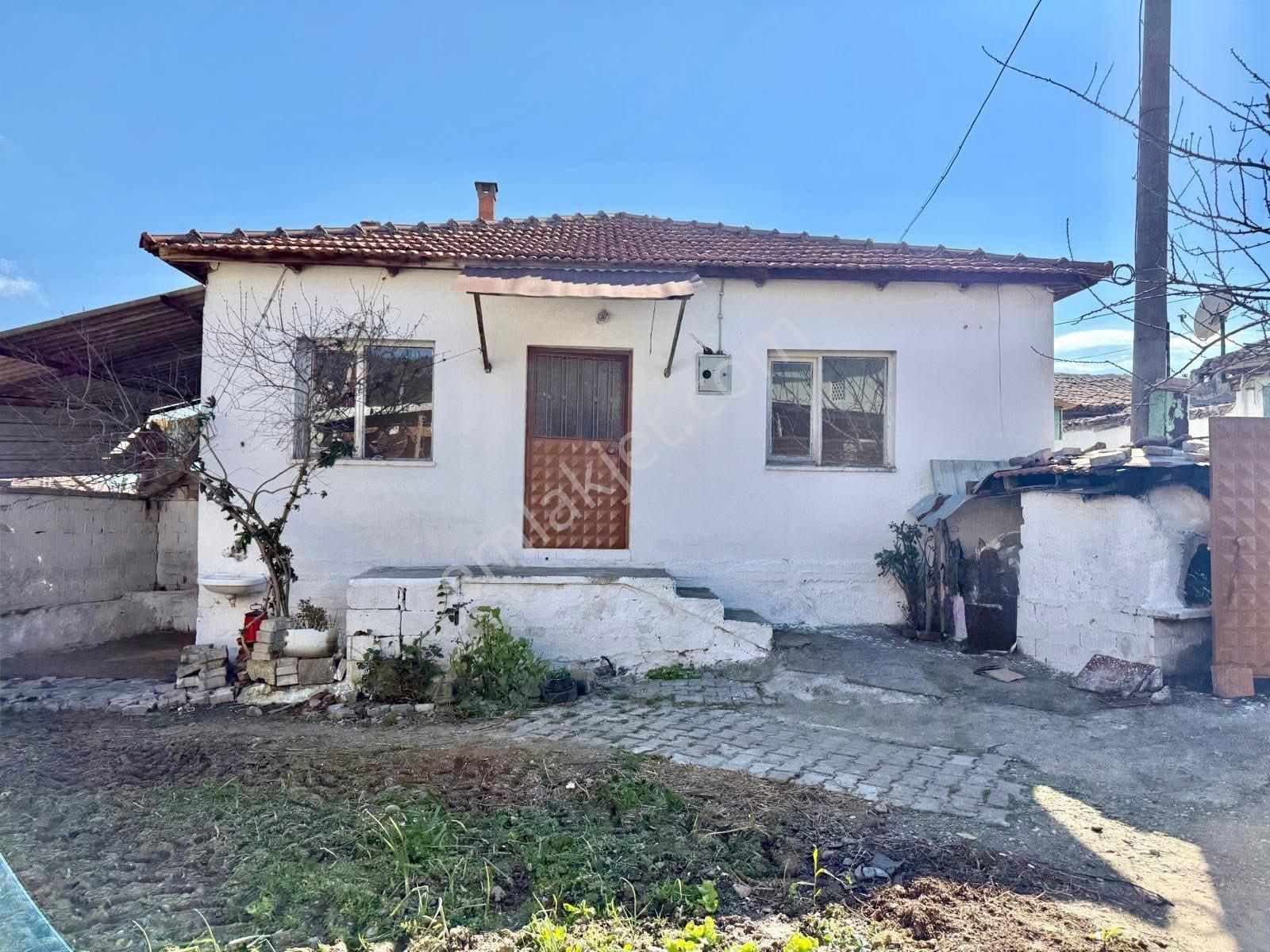 Yunusemre Üçpınar Satılık Özel Kullanım Yunusemre Üçpınar Arsa 232 M2 2+1 Ev