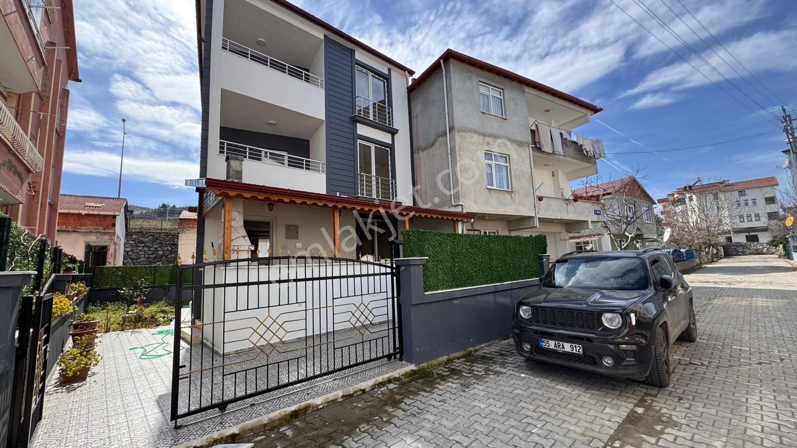 Yakakent Merkez Satılık Villa Yakakent Merkezde Yüksek Yatırım Değerine Sahip Modern Ve Doğal Güzelliklerle İç İçe 3 Katlı Villa