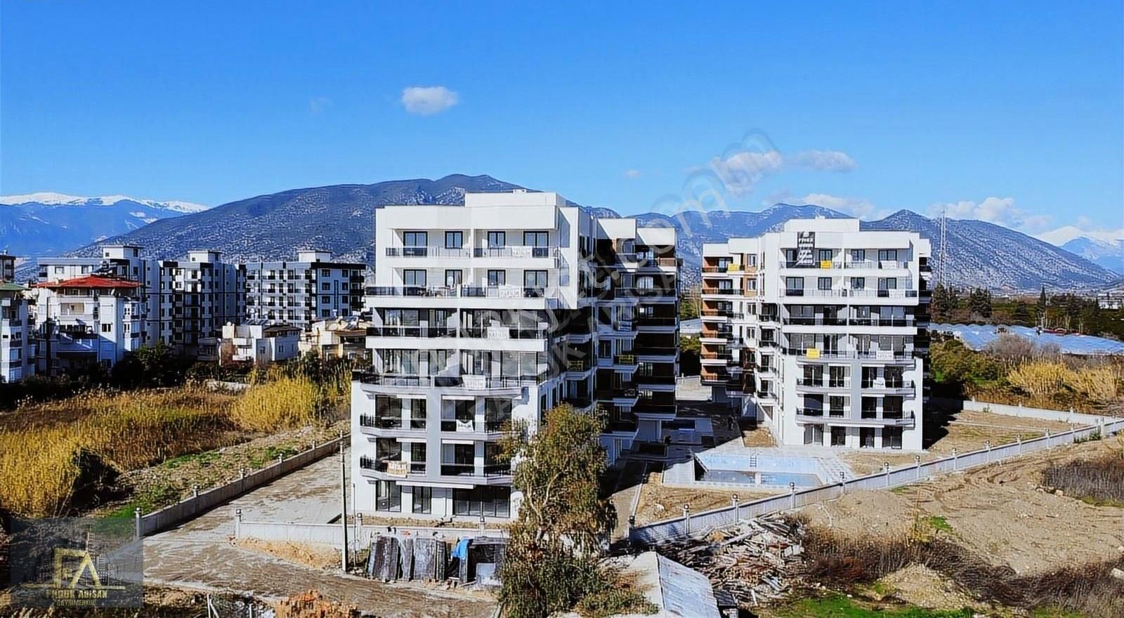 Finike Hasyurt Satılık Daire Faruk Arısandan Denize 0 Havuzlu Lüks Sitede Deniz Manzarlı 1+1