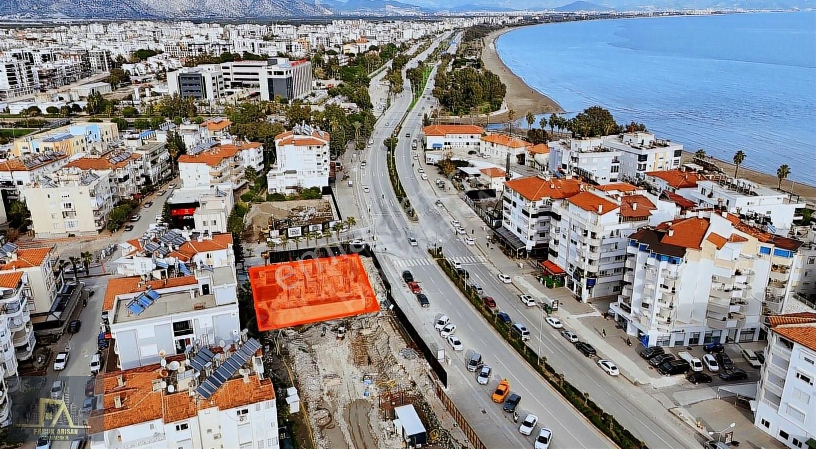 Finike Yeni Satılık Daire Faruk Arısan'dan Finike'nin En İşlek Caddesinde D.manzaralı Ofis